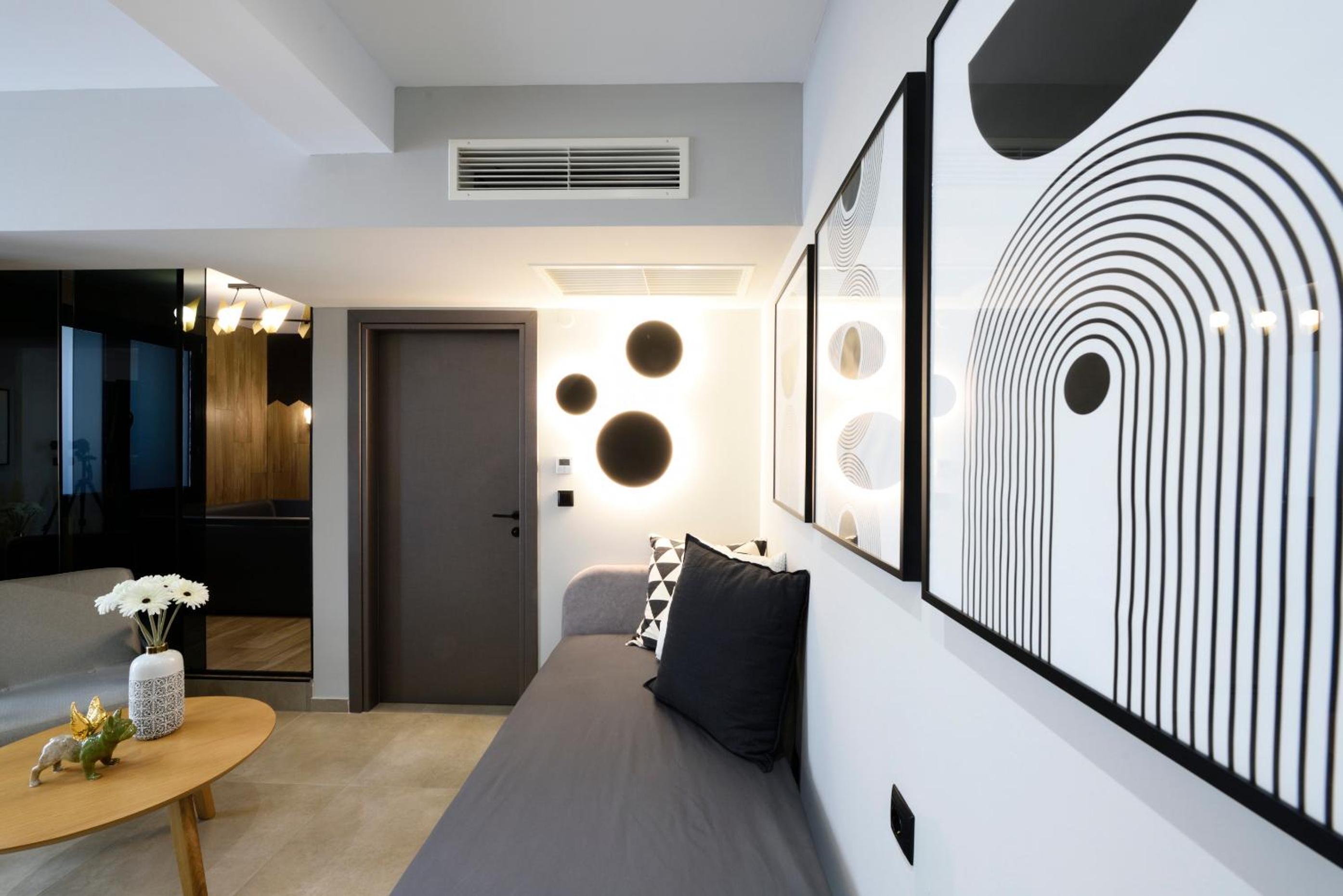  Luxury Suite with Hot tub and White Tower View  - Photo 5