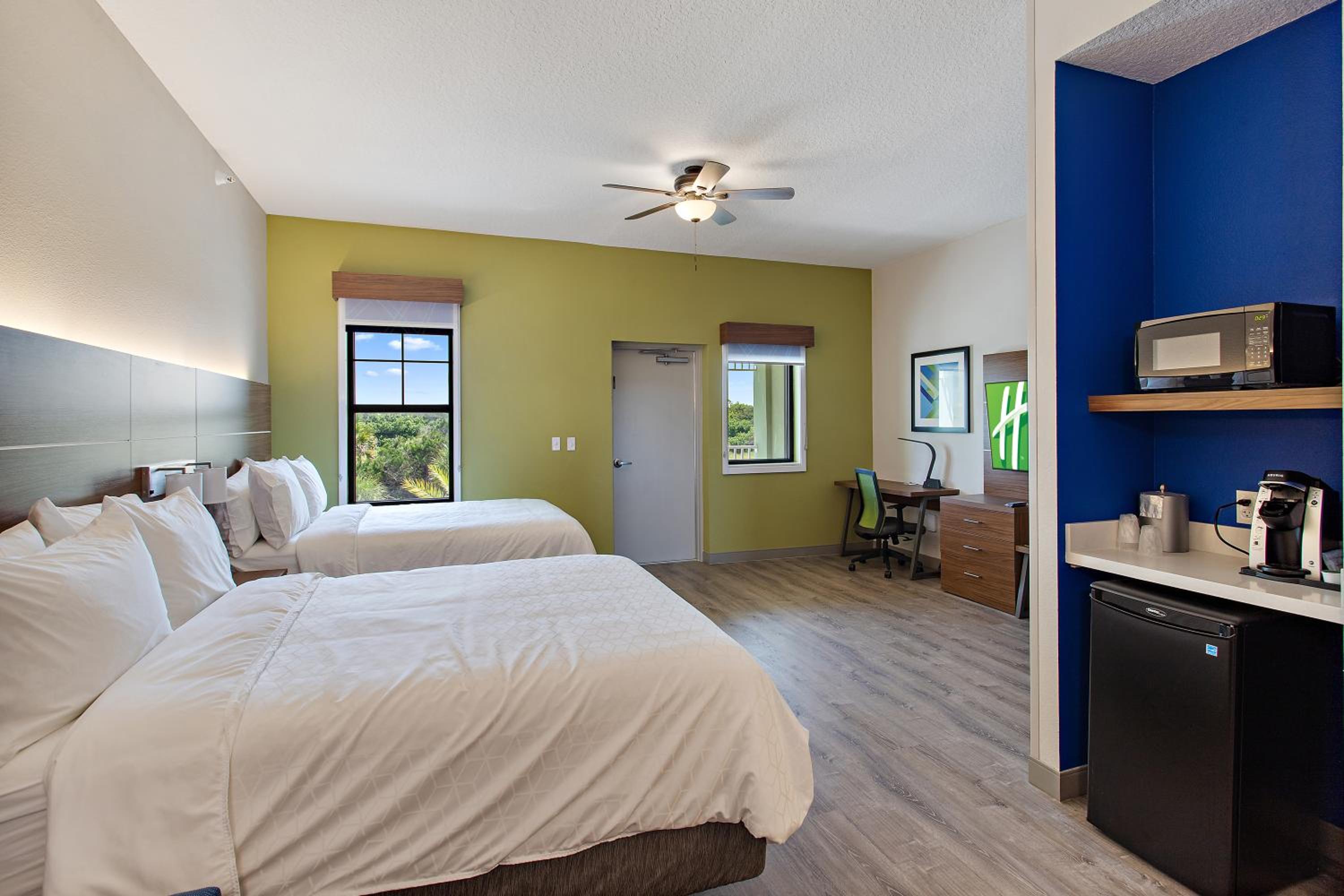 Standard Queen Room with Two Queen Beds - Photo 1