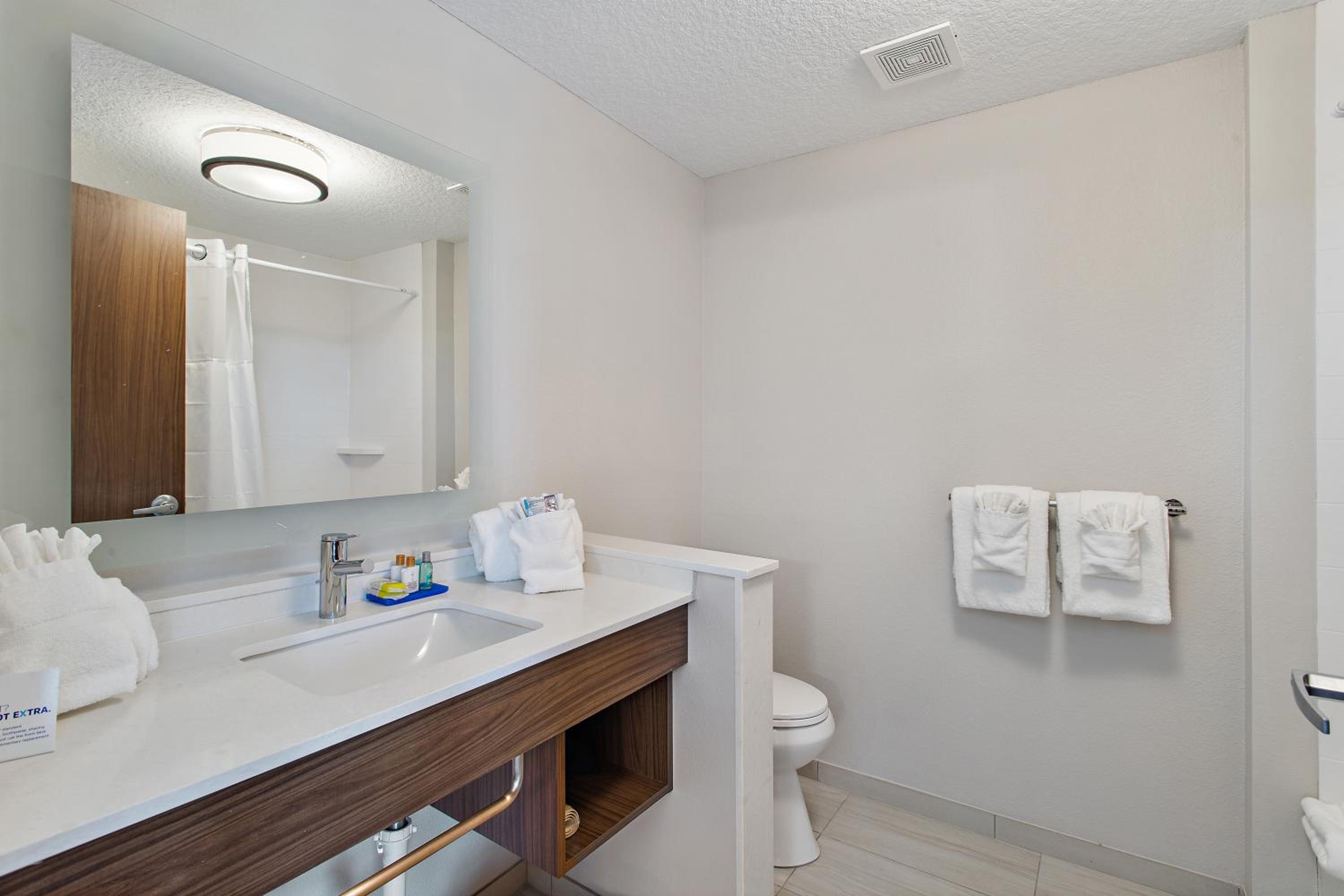 Standard King Room - Photo 2