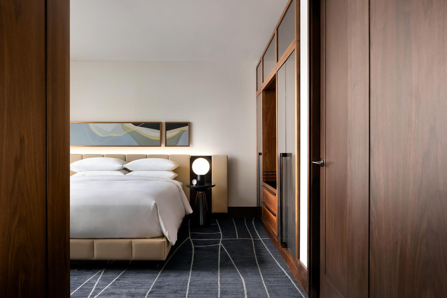 One-Bedroom Corner Suite