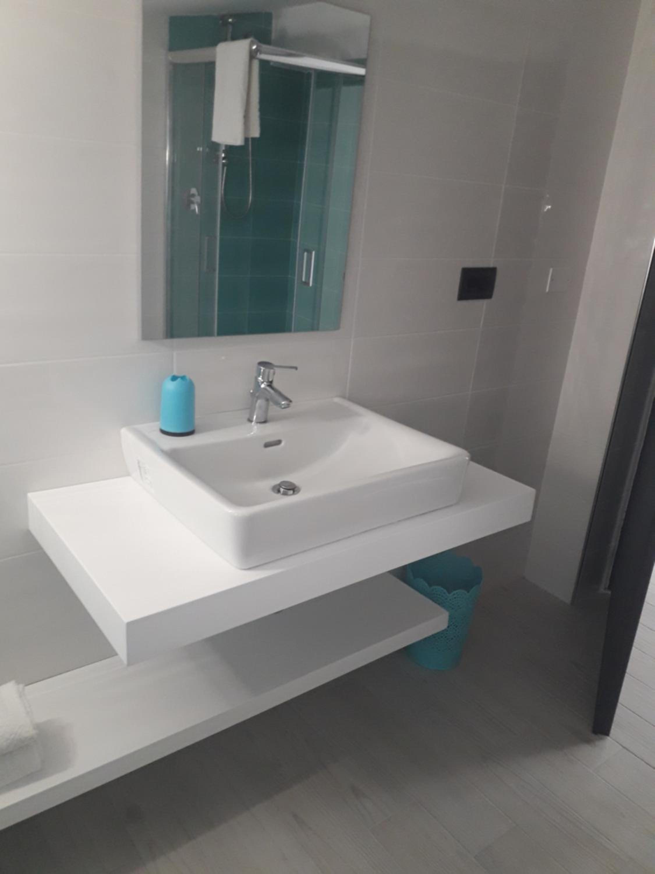 Deluxe Double Room with Balcony - Photo 6