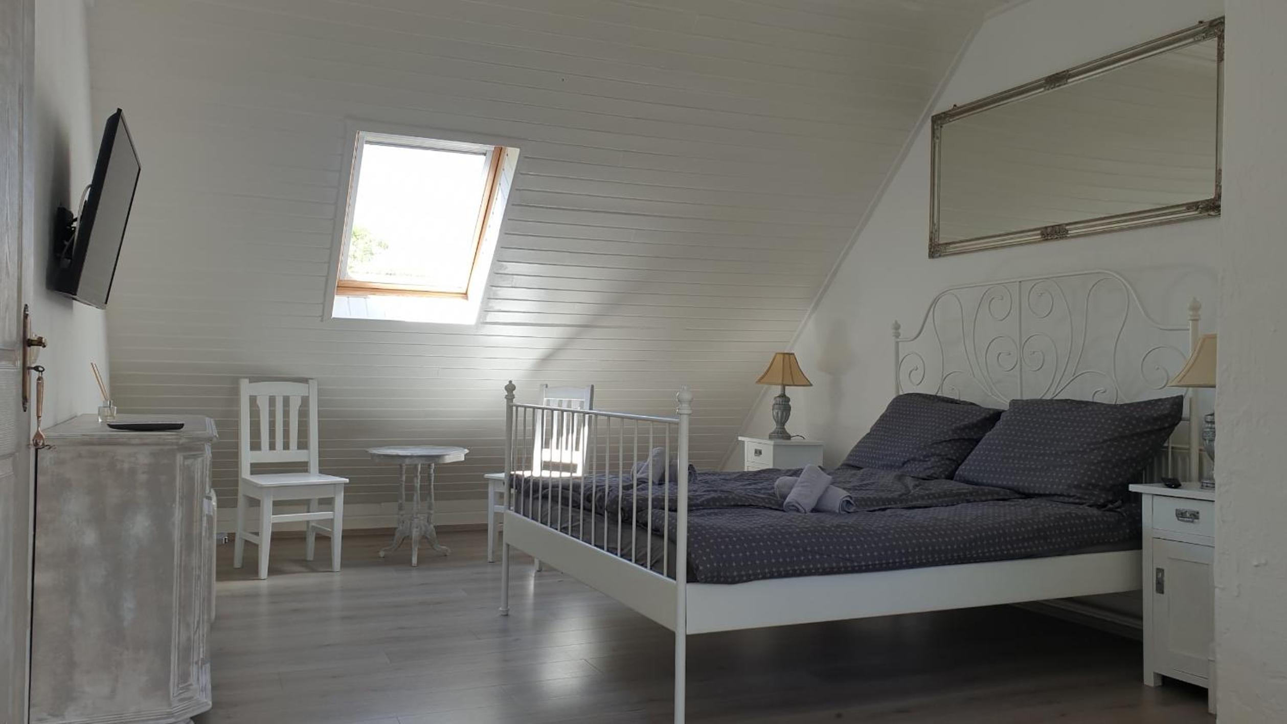 Deluxe Double Room with Bath photo 2
