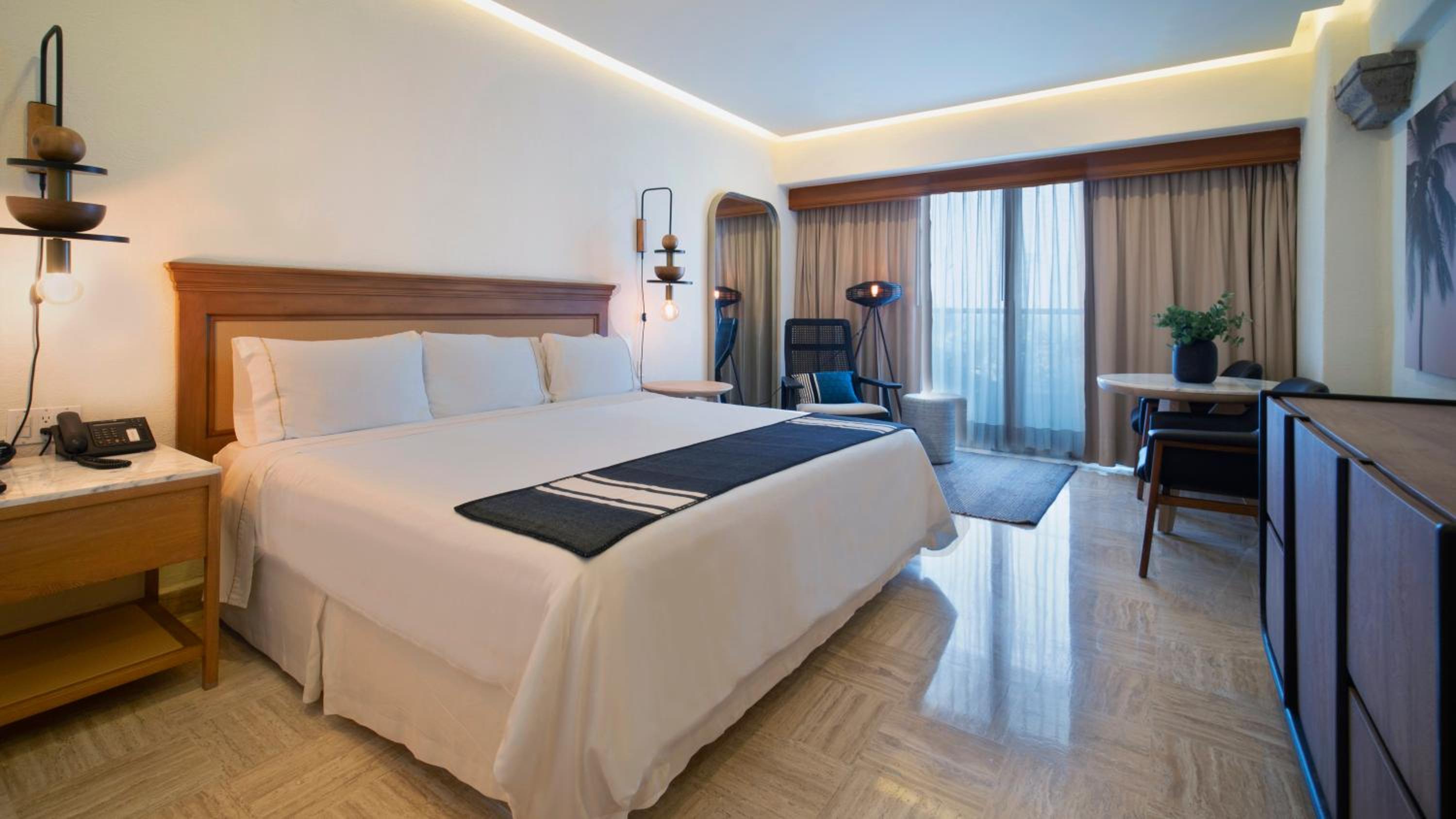 Superior Room King Partial Ocean View