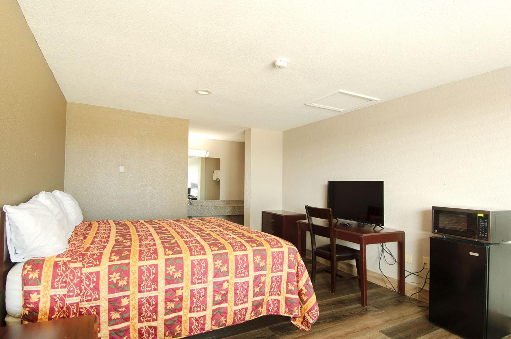 Single Room with Bathroom photo 1