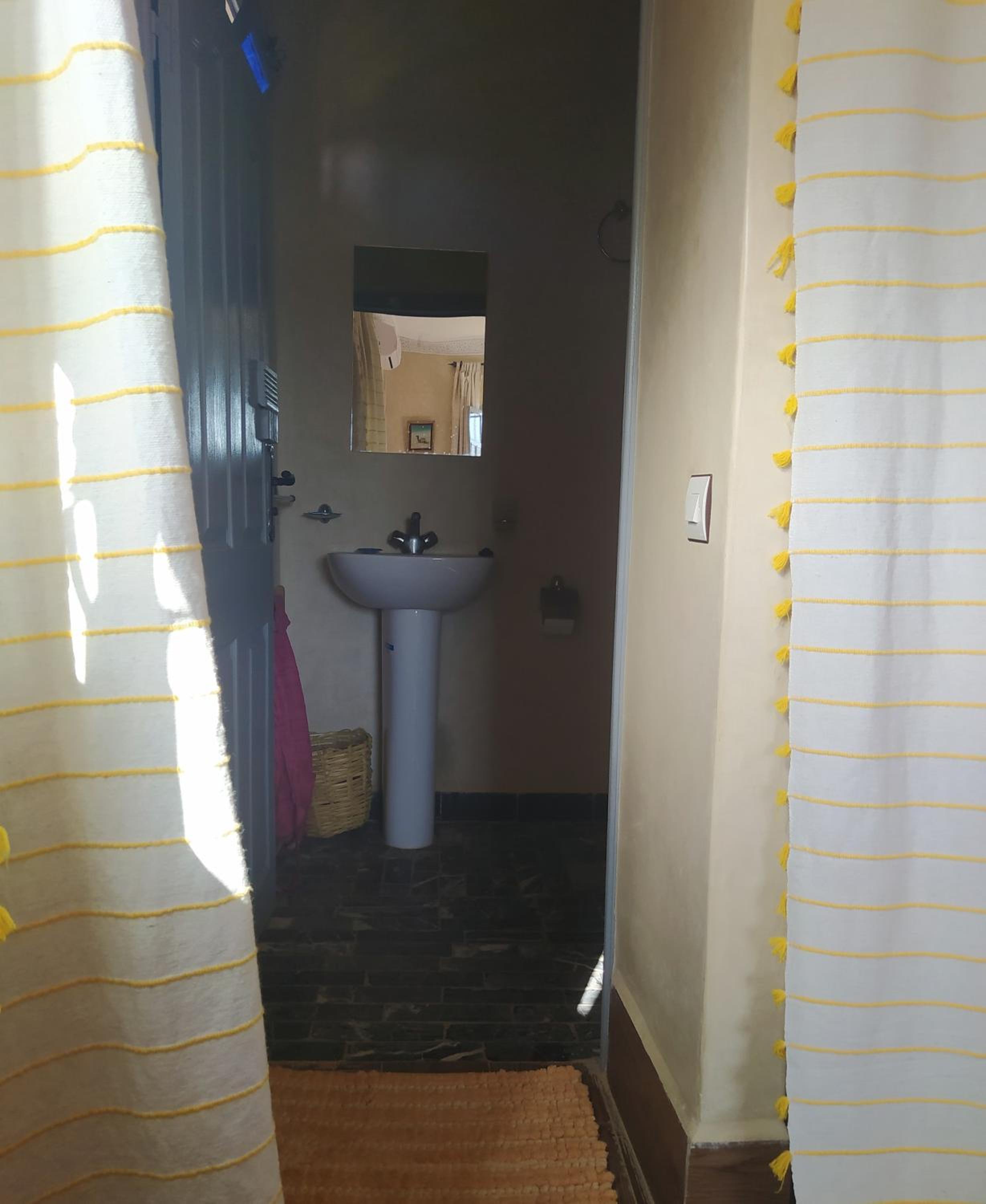 Large Double Room - Photo 2