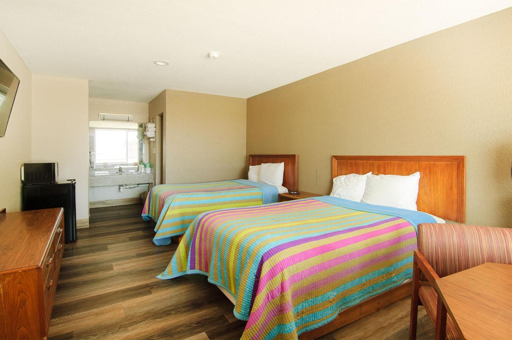 Deluxe Queen Room - Photo 1