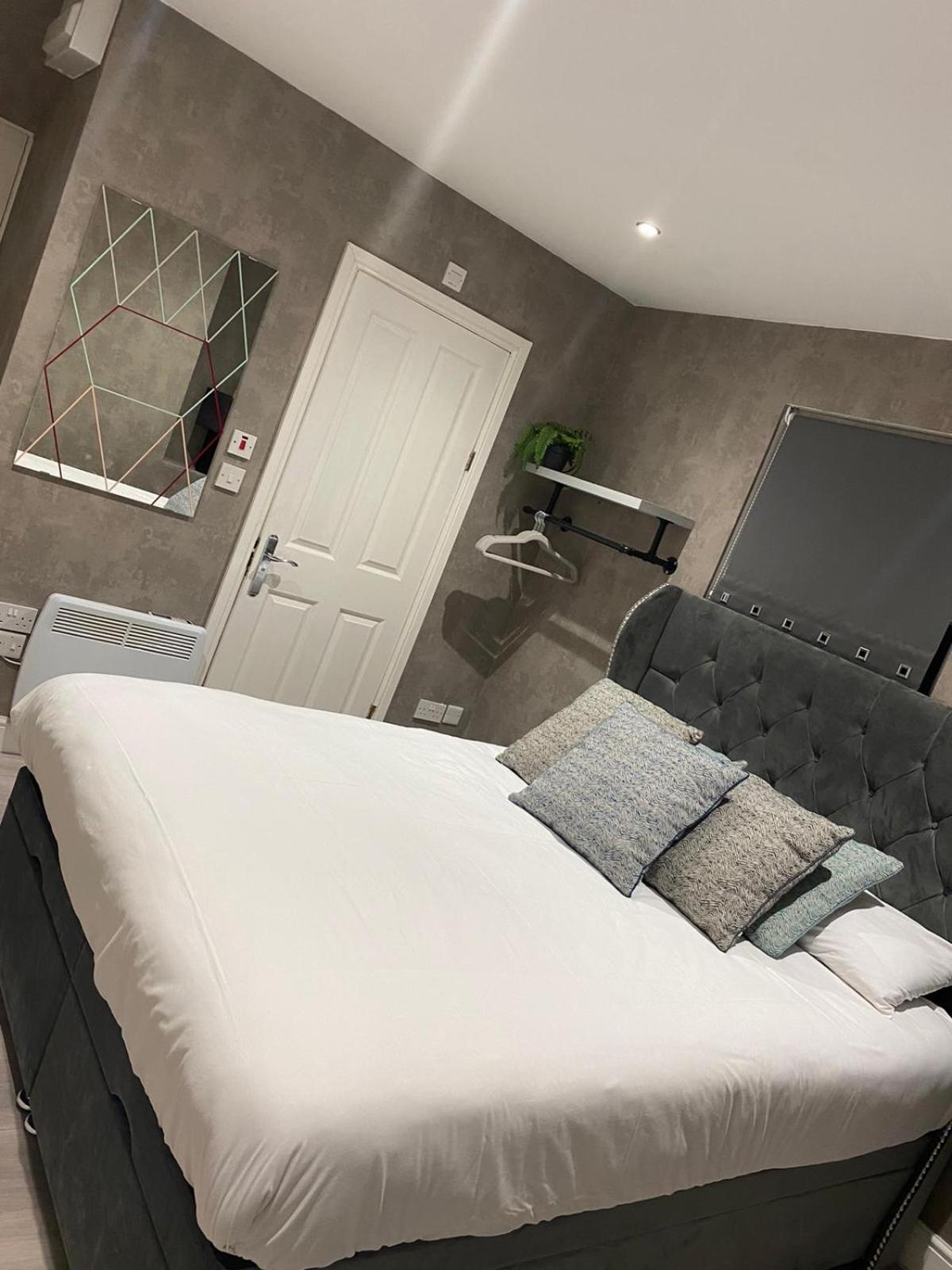 One-Bedroom Apartment - Photo 1