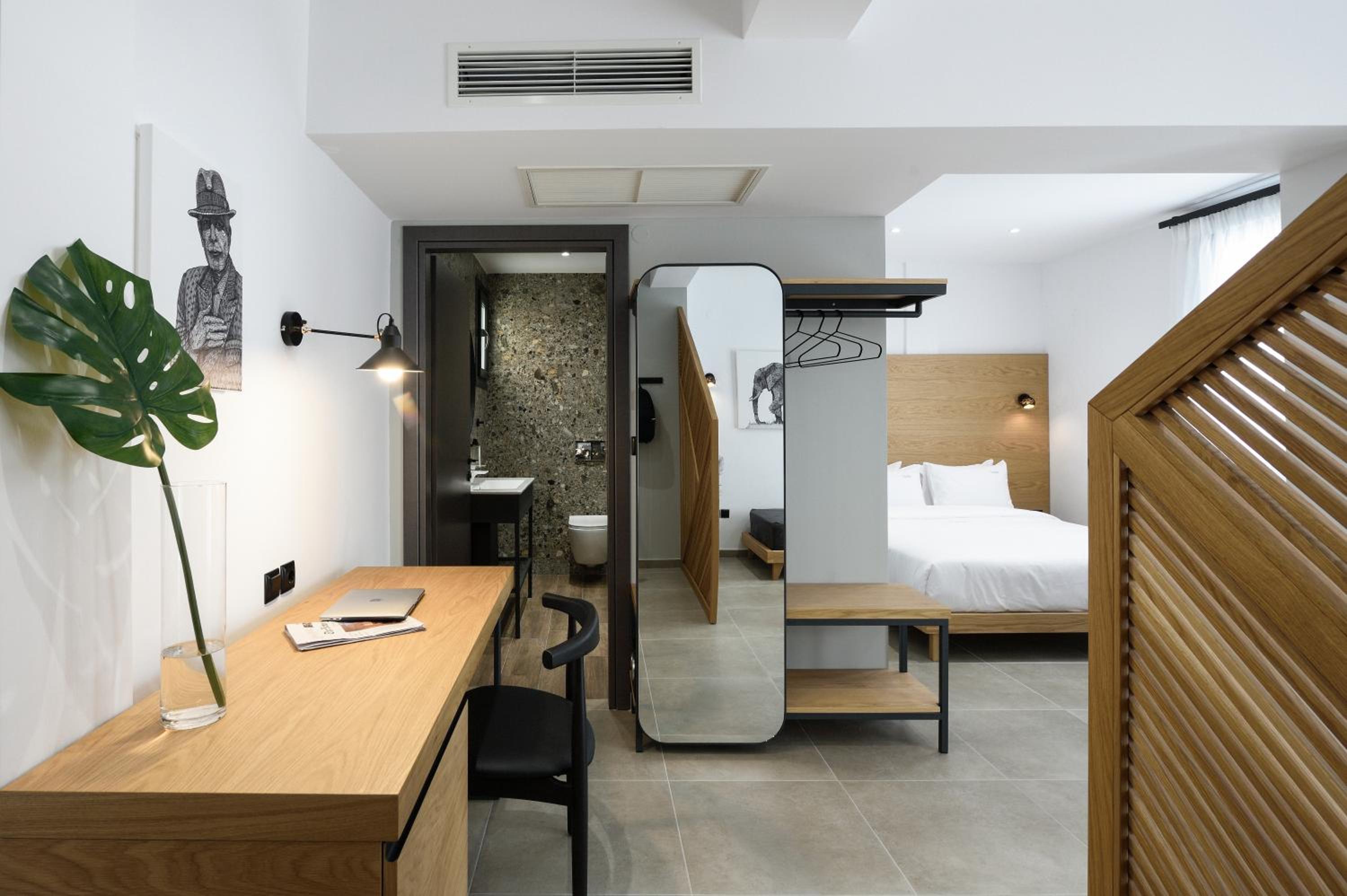 Superior Comfort Room White Tower View