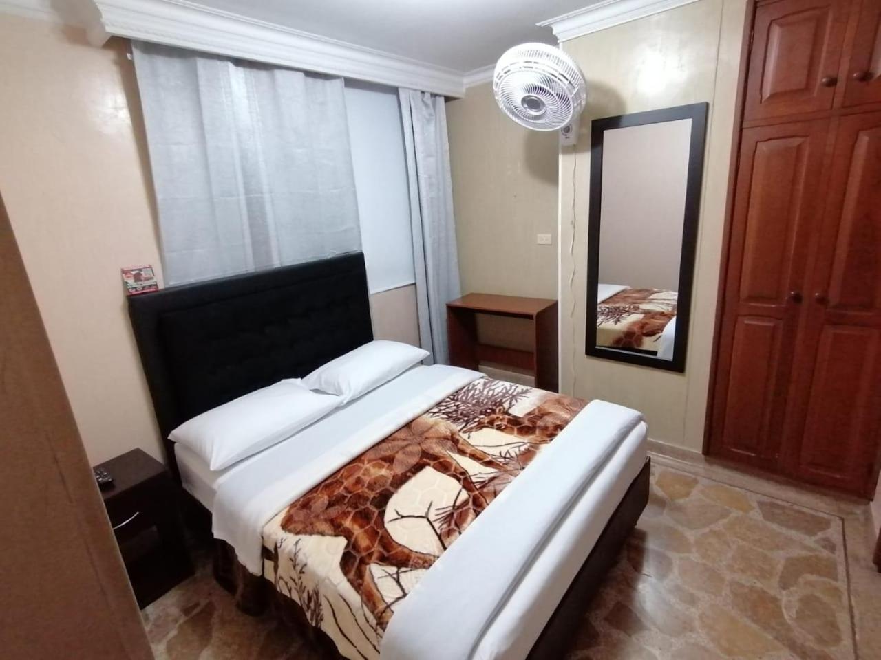 Queen Room photo 1