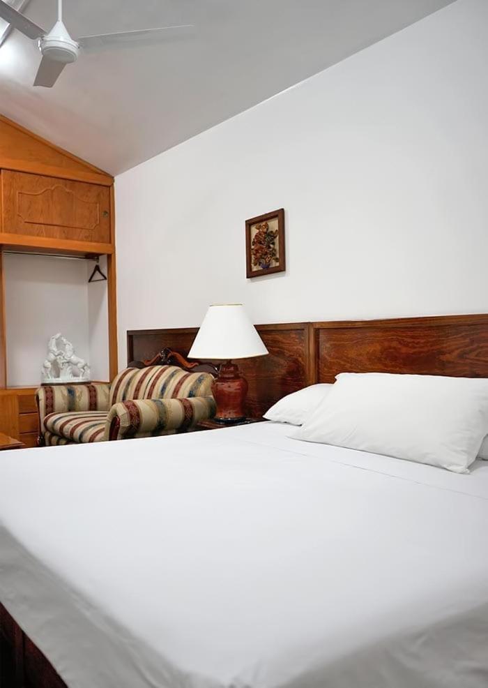 Deluxe Suite with Spa Bath photo 1