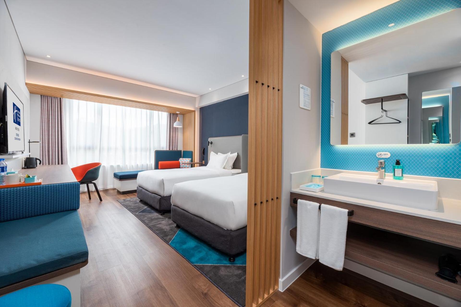 Standard Twin Room with Extra Space - Photo 3