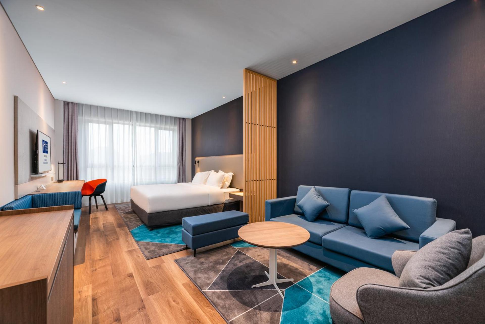 Standard King Room with Extra Floor Space - Photo 1