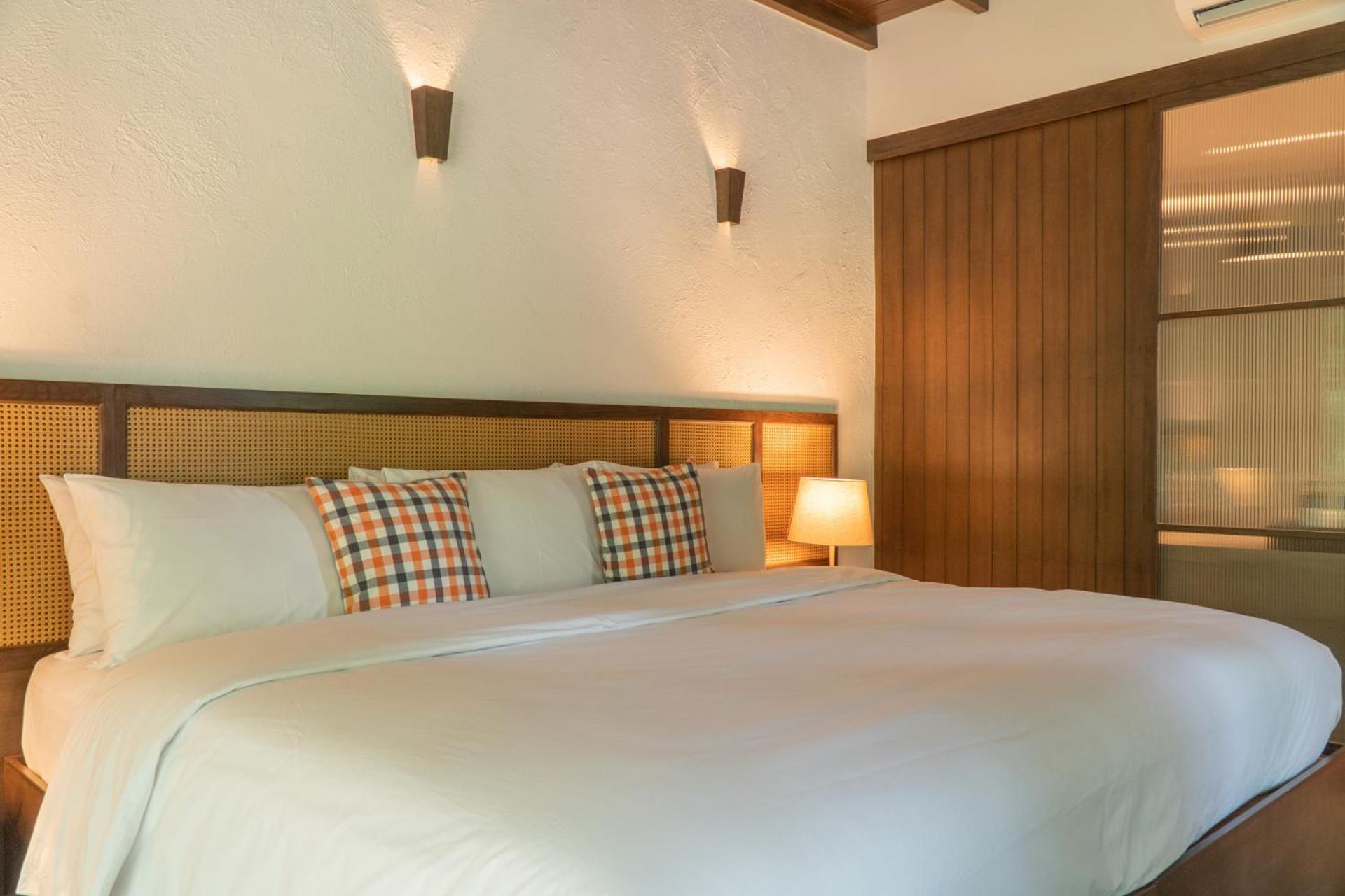 Deluxe Double or Twin Room - Photo 13