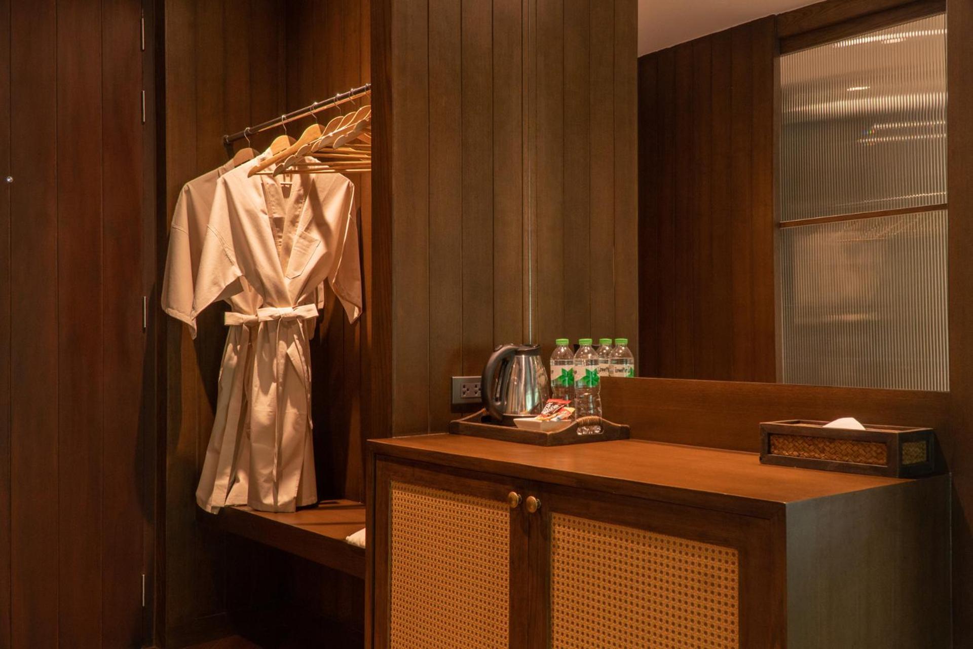 Deluxe Double or Twin Room - Photo 12