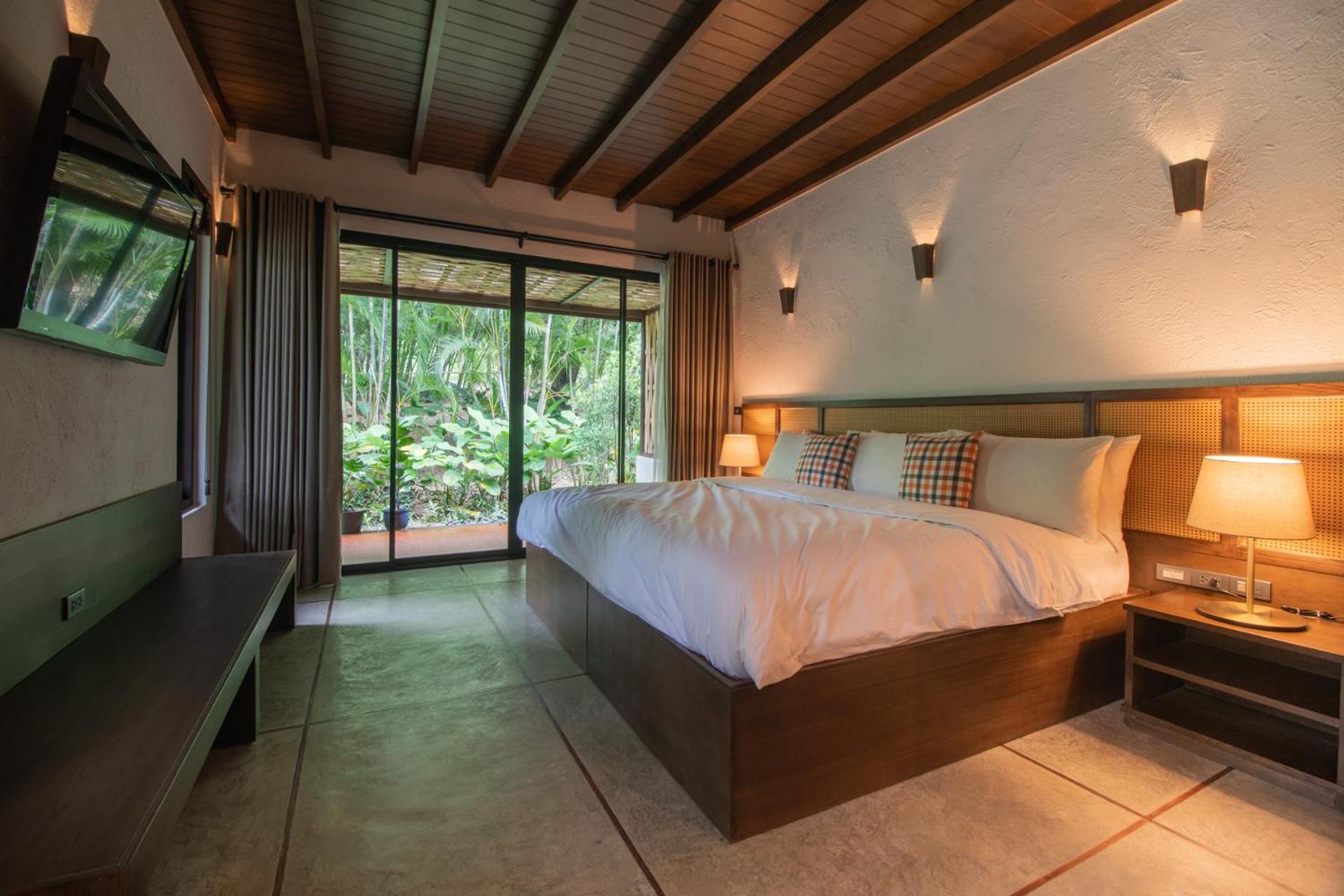 Deluxe Double or Twin Room - Photo 16
