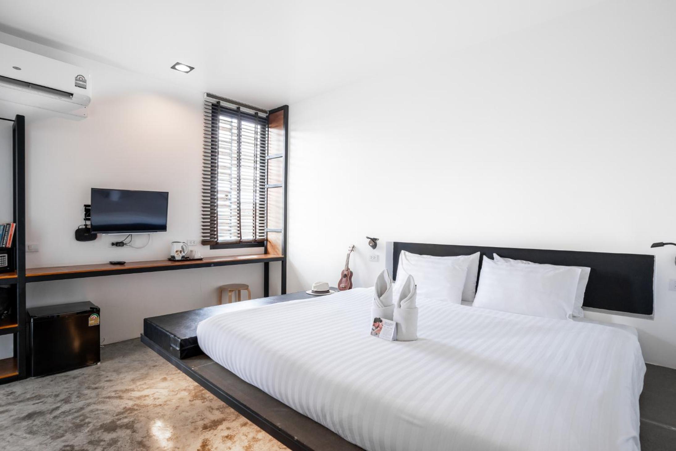 Deluxe King Room photo 1