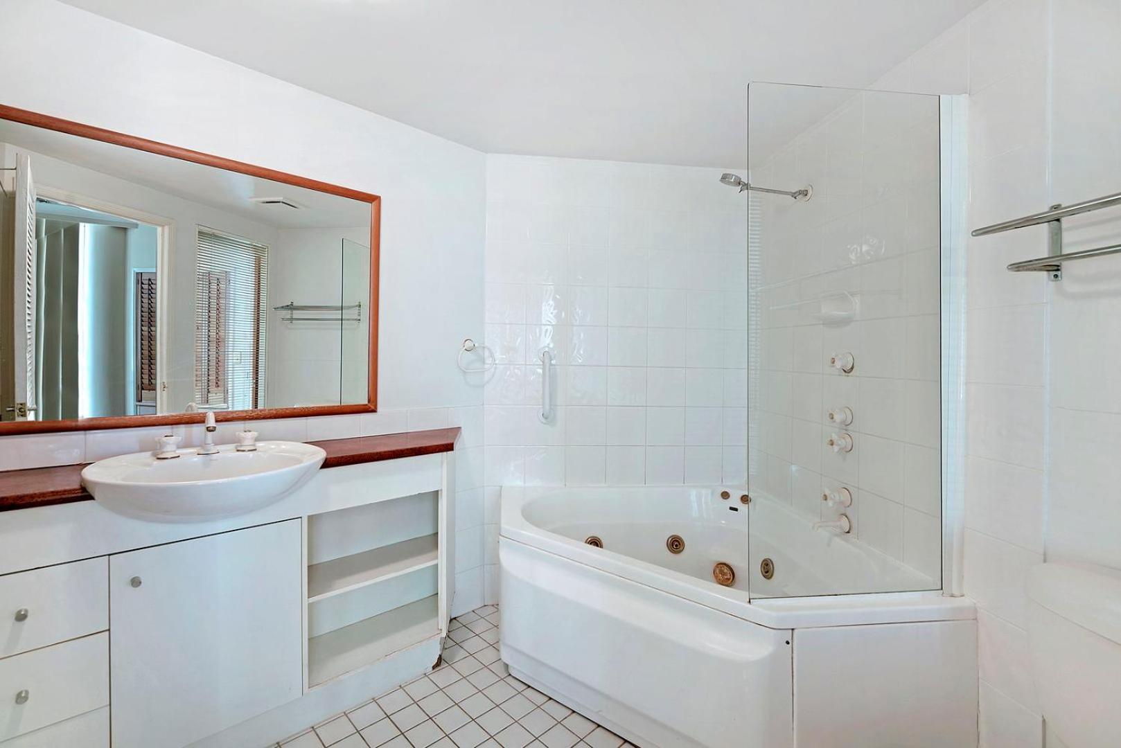 1 Bedroom Garden View Spa Apartment thumbnail 6