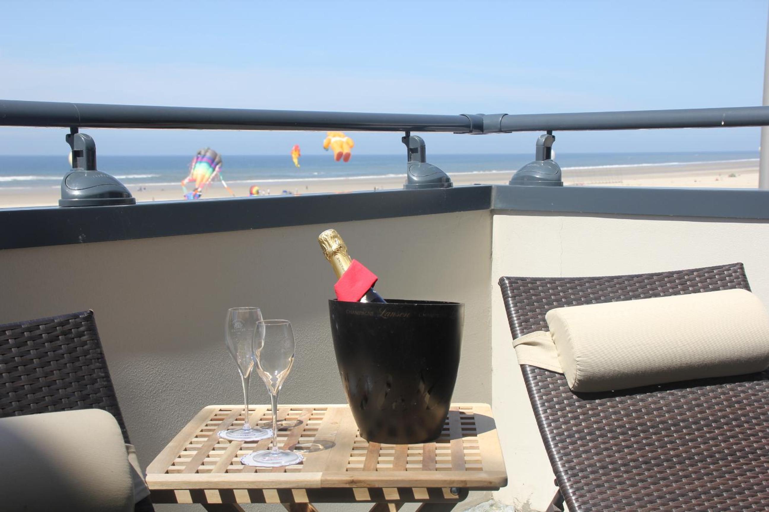 Superior Double Room with Sea View - Photo 11