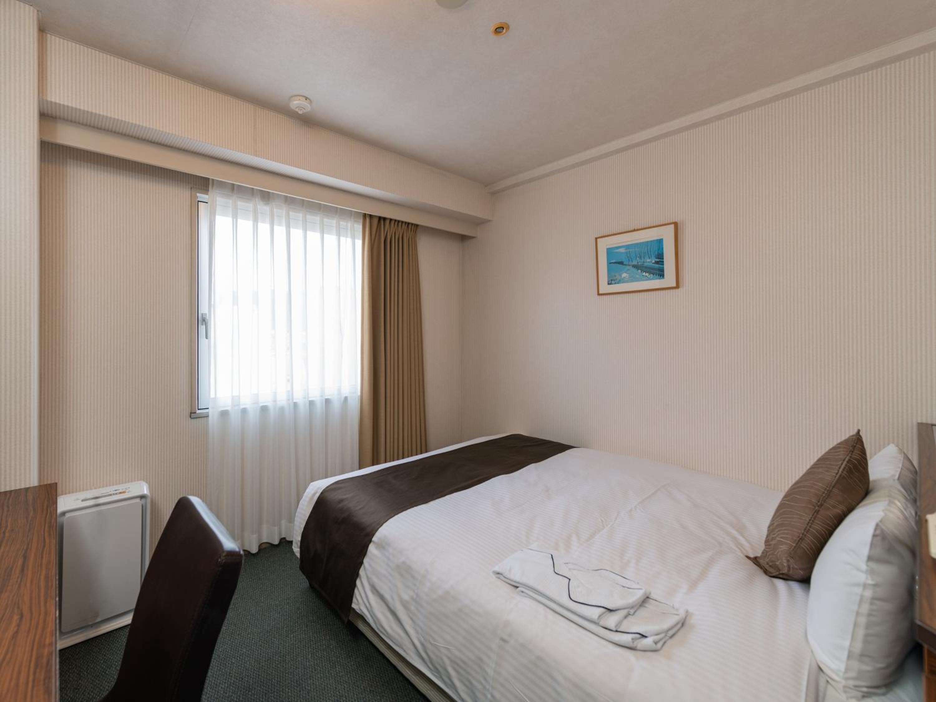 Double Room - Non-Smoking  - Photo 10