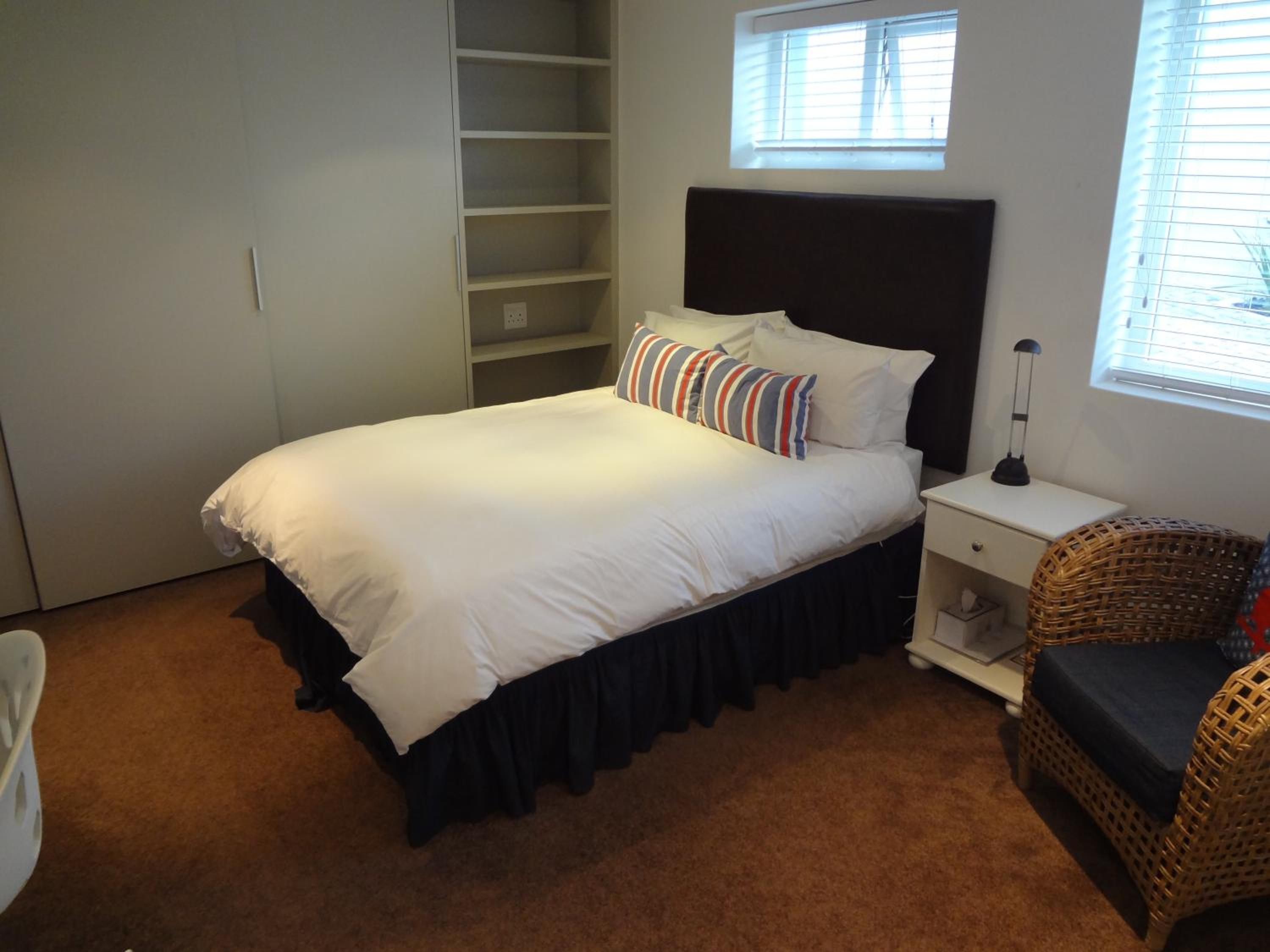 Studio Apartment - Photo 1