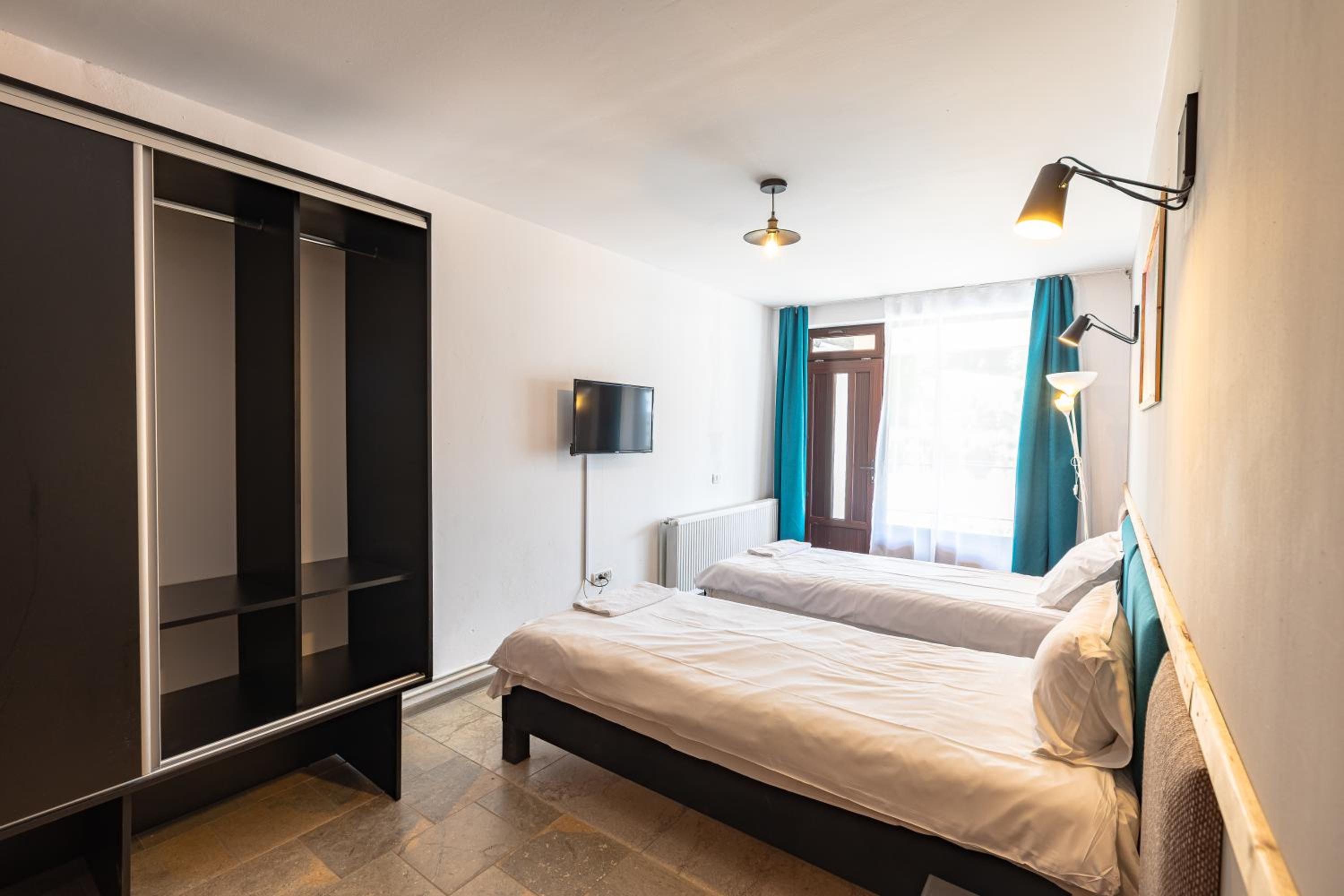 Standard ground floor room photo 3