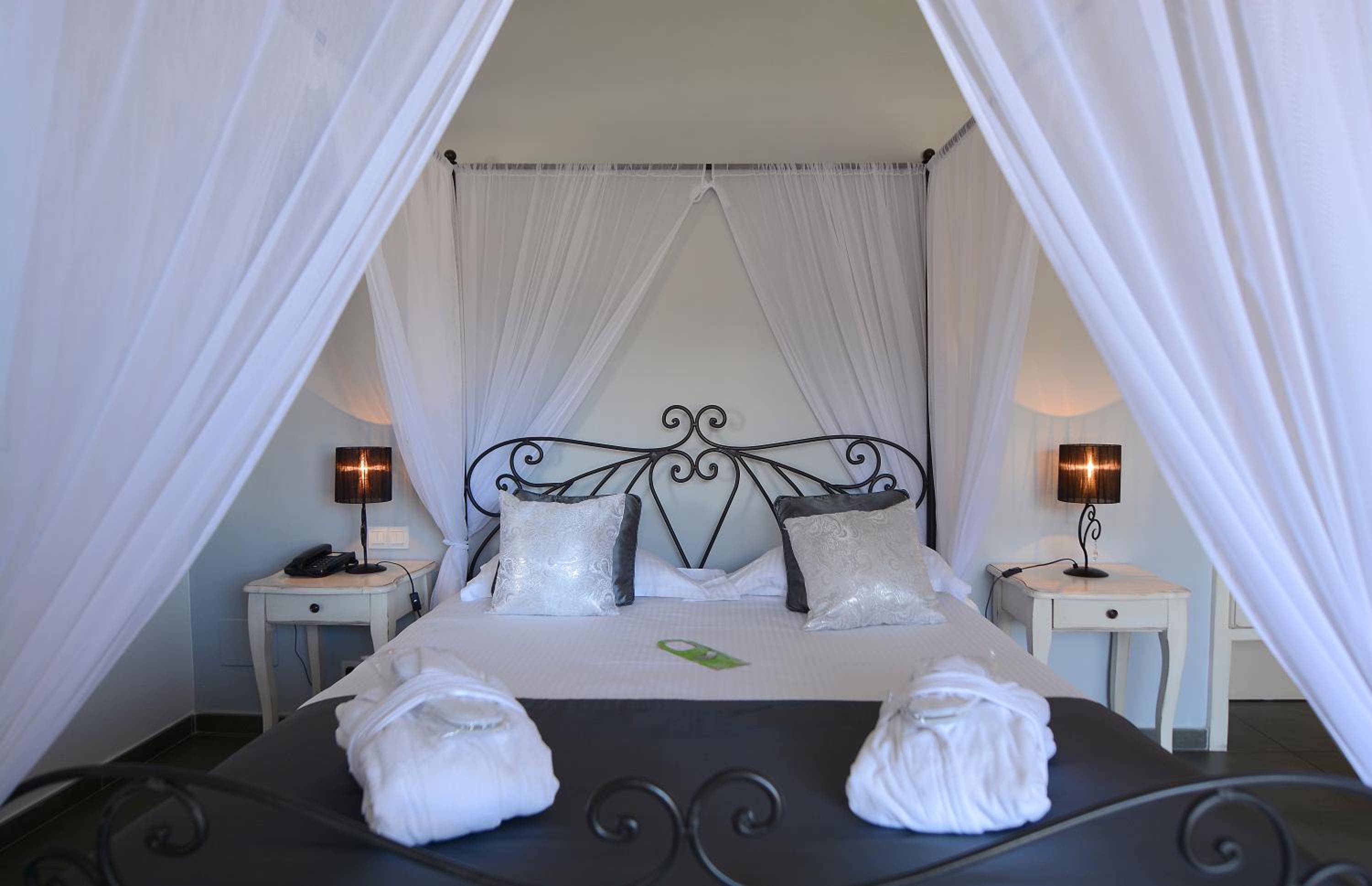 Deluxe Suite - Photo 2