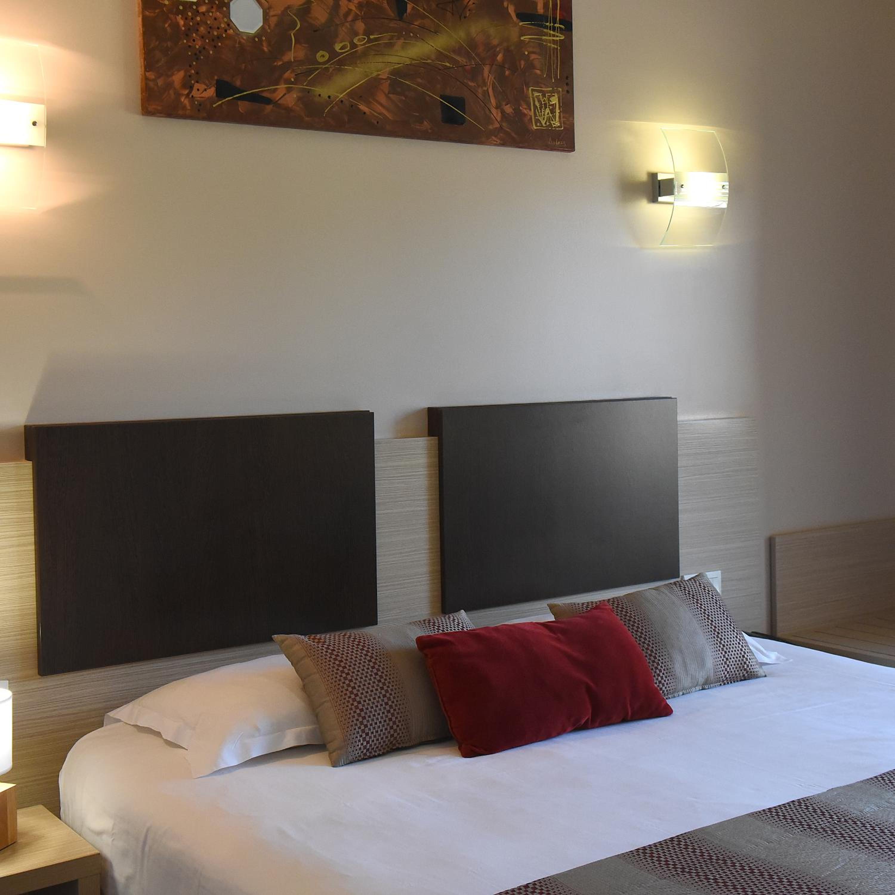 Double Room with Balcony - Photo 4