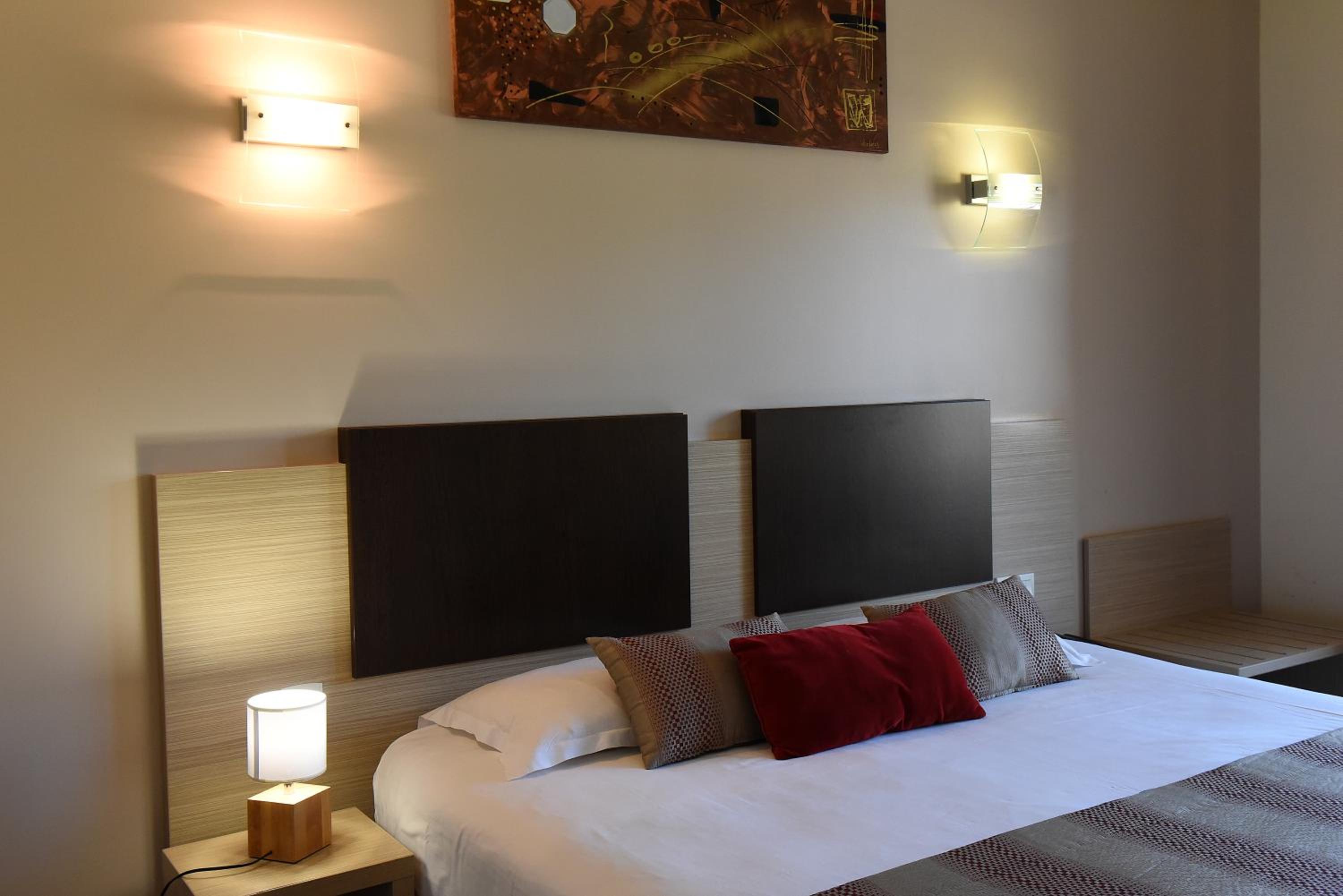 Double Room with Balcony - Photo 2