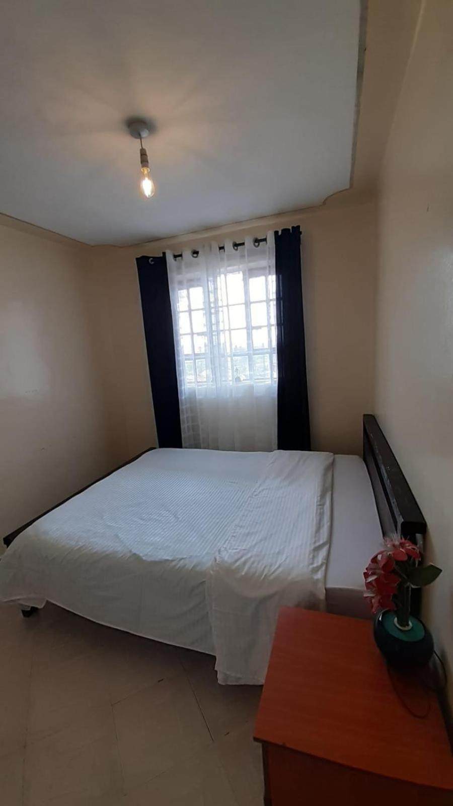 One-Bedroom Apartment - Photo 2