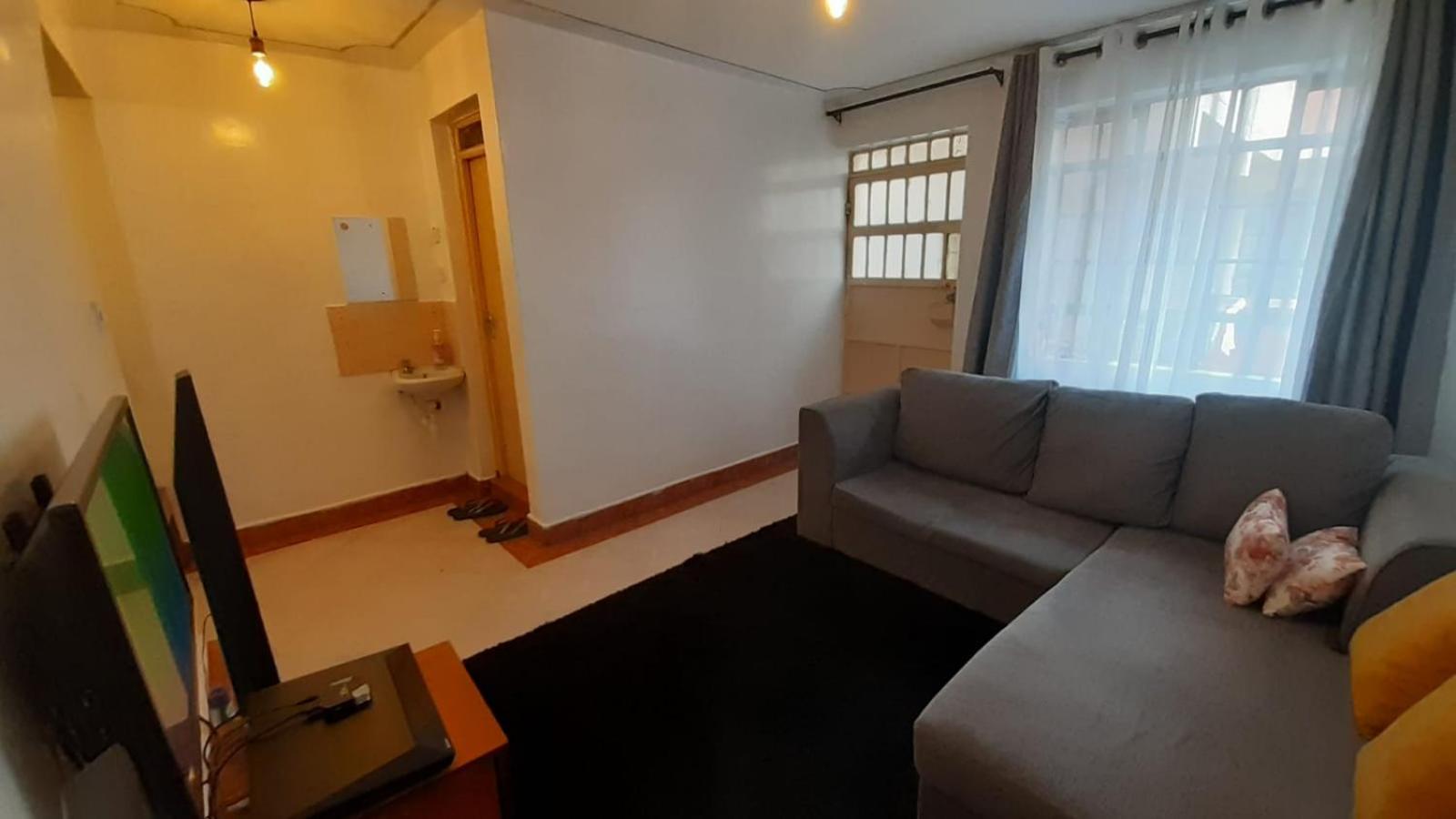 One-Bedroom Apartment - Photo 3