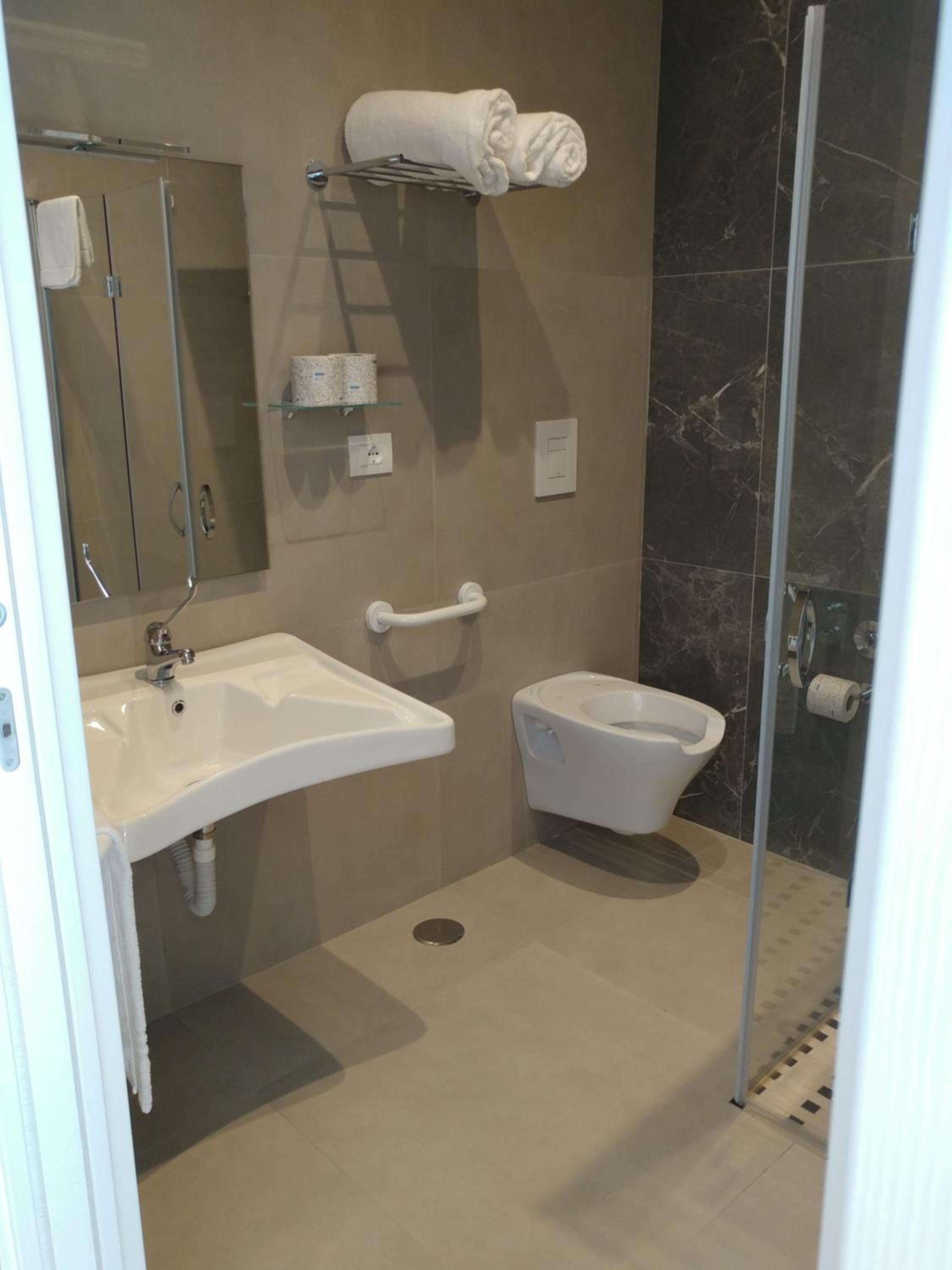 Double Room with Patio - Photo 4