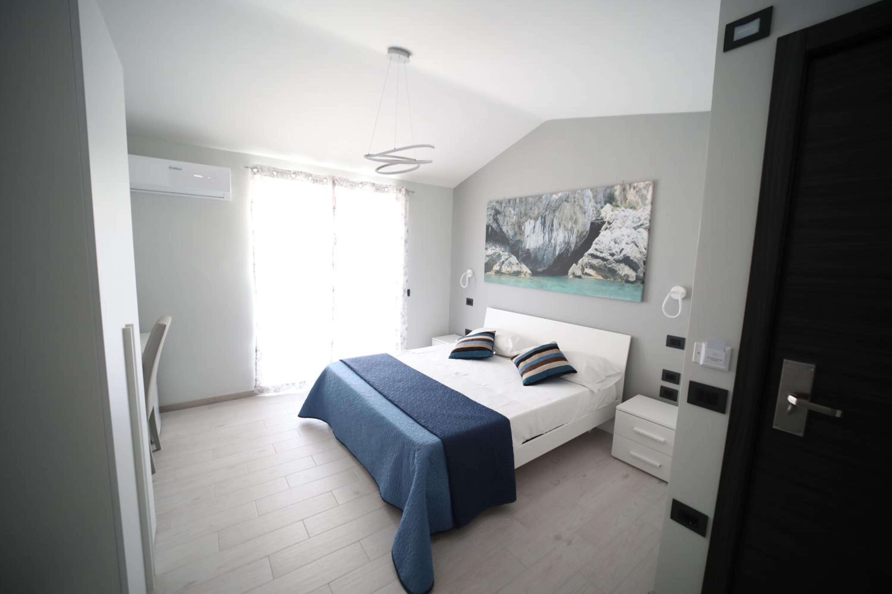 Deluxe Double Room with Balcony - Photo 2
