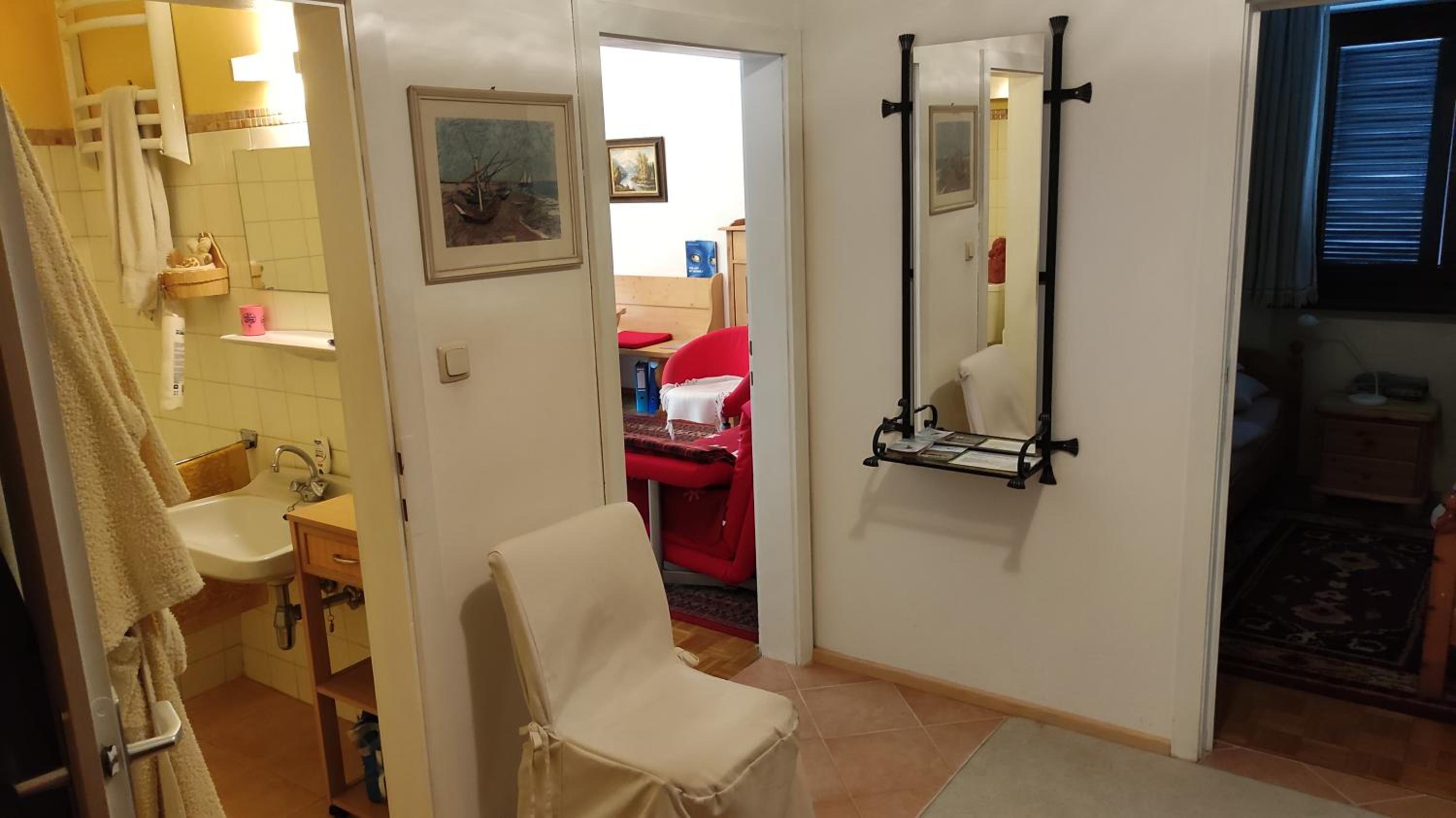 One-Bedroom Apartment photo 3