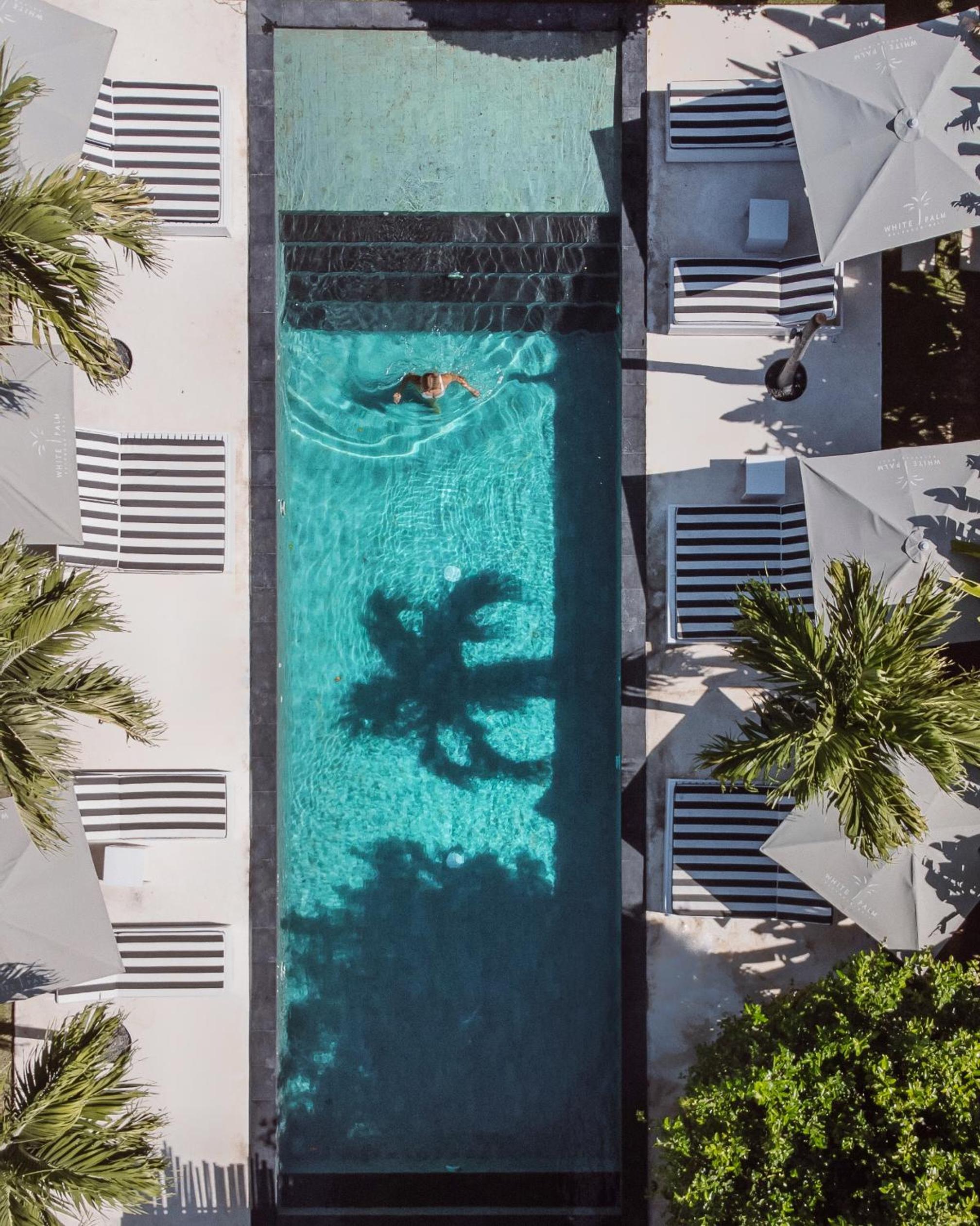 Double Room with Pool View - Photo 17