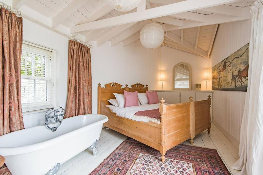 Three-Bedroom House photo 1