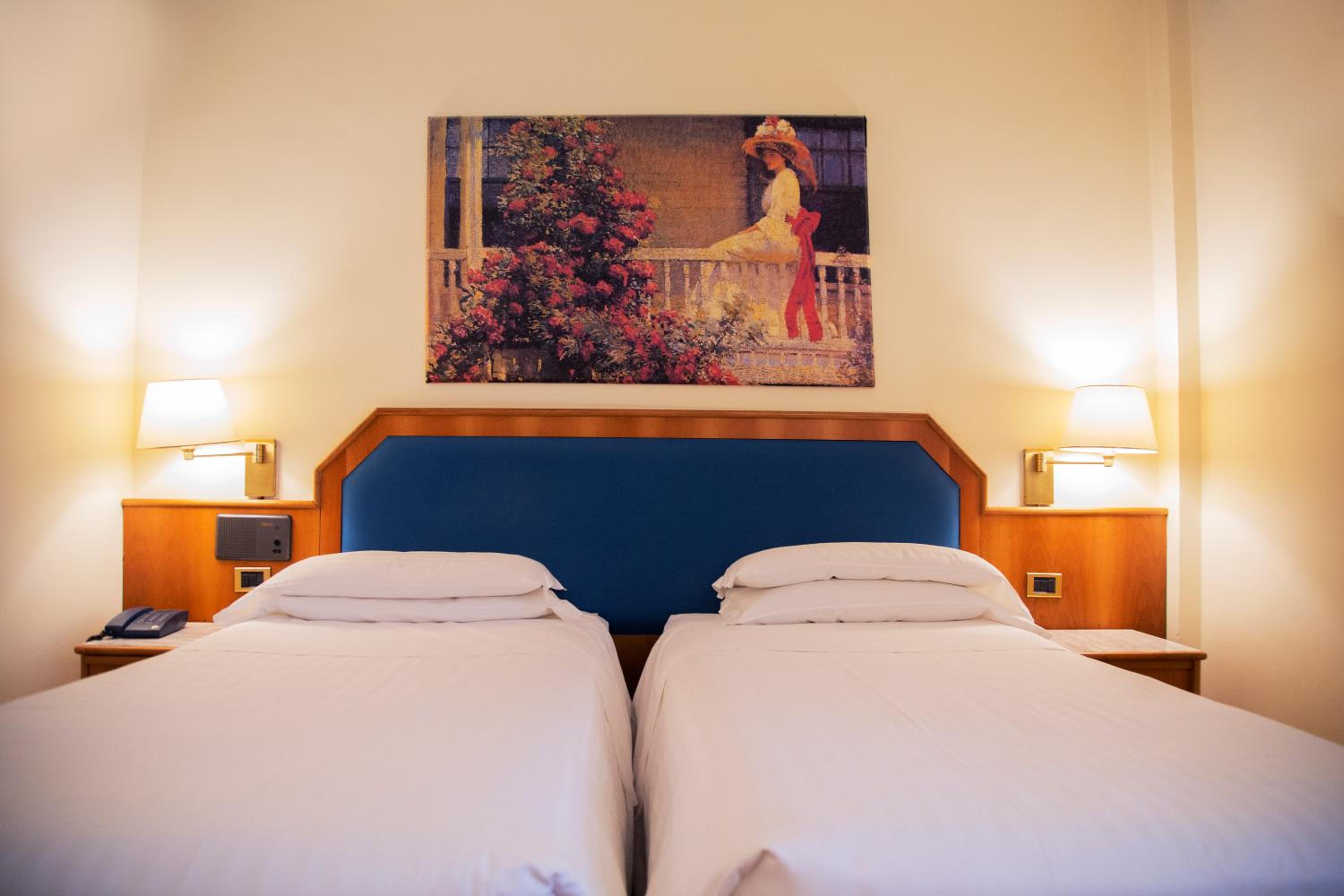 Standard Twin Room - Photo 1