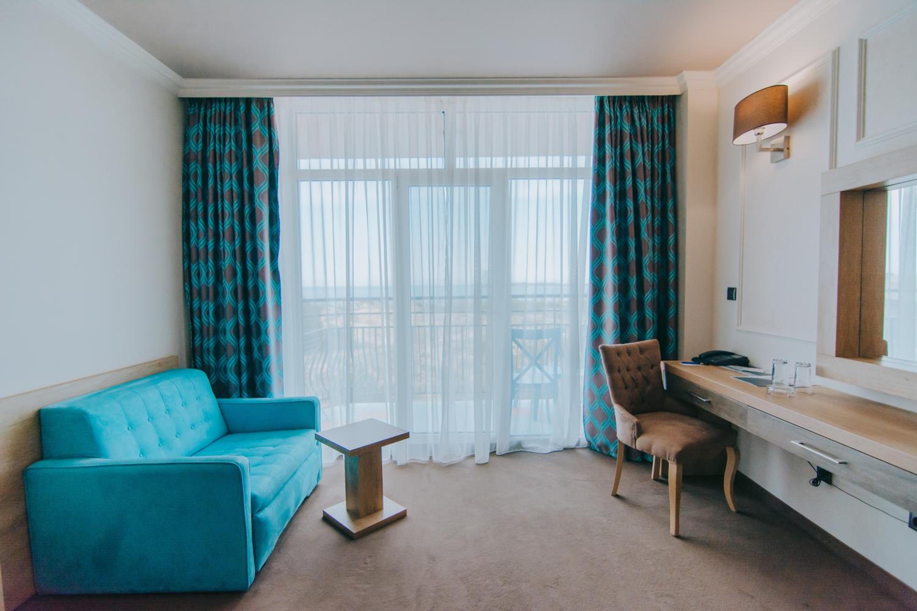 Twin Room with Balcony and Sea View thumbnail 6