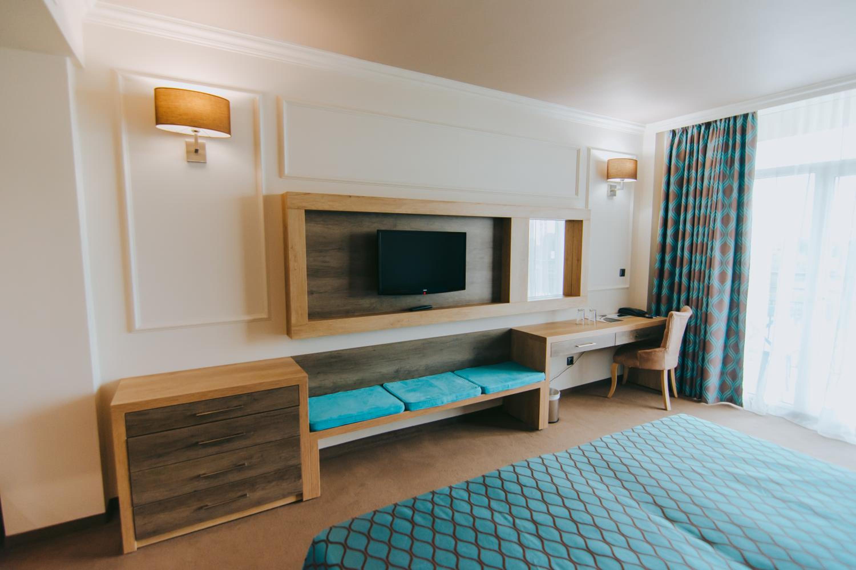 Superior Twin Room with Balcony and Sea View (2 Adults + 2 Children)