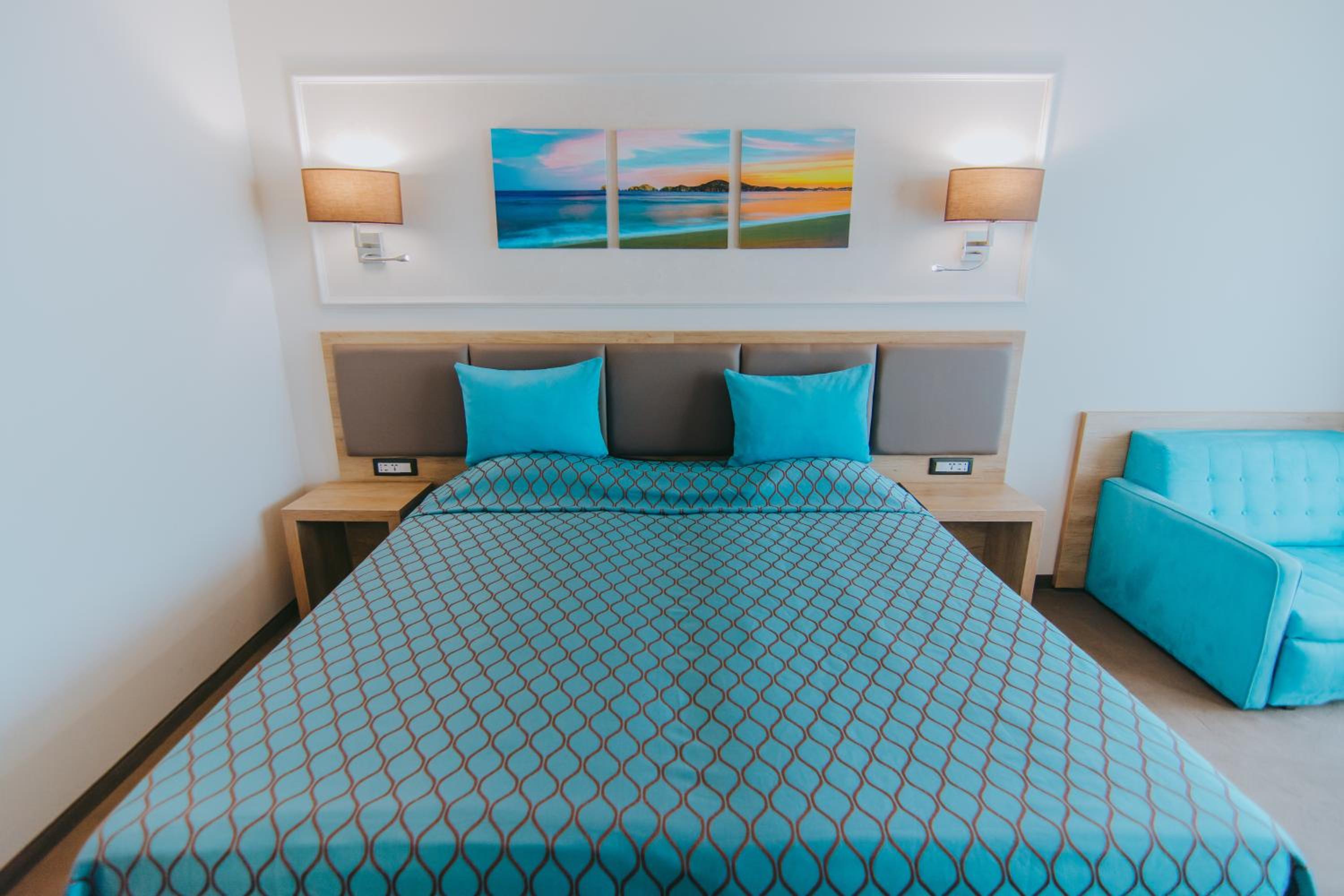 Twin Room with Balcony and Sea View (2 Adults + 1 Child) thumbnail 6