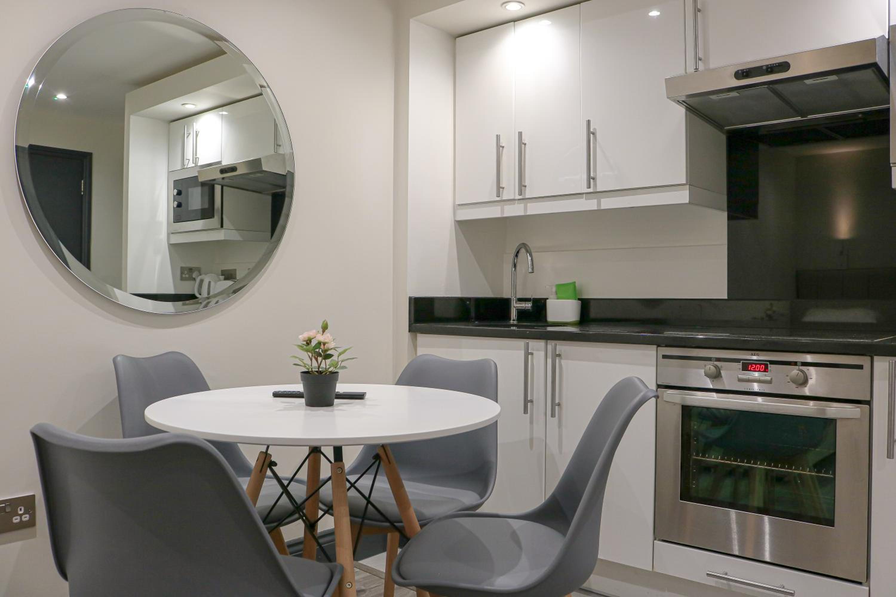 One-Bedroom Apartment (4 Adults) photo 2