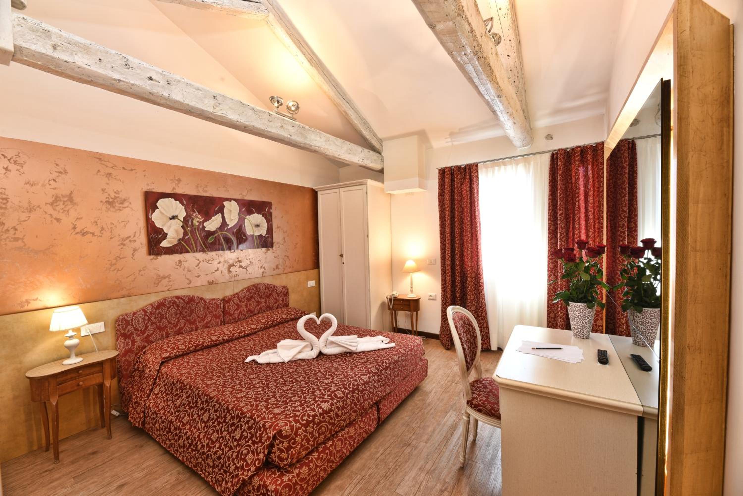 Deluxe Double Room photo 3
