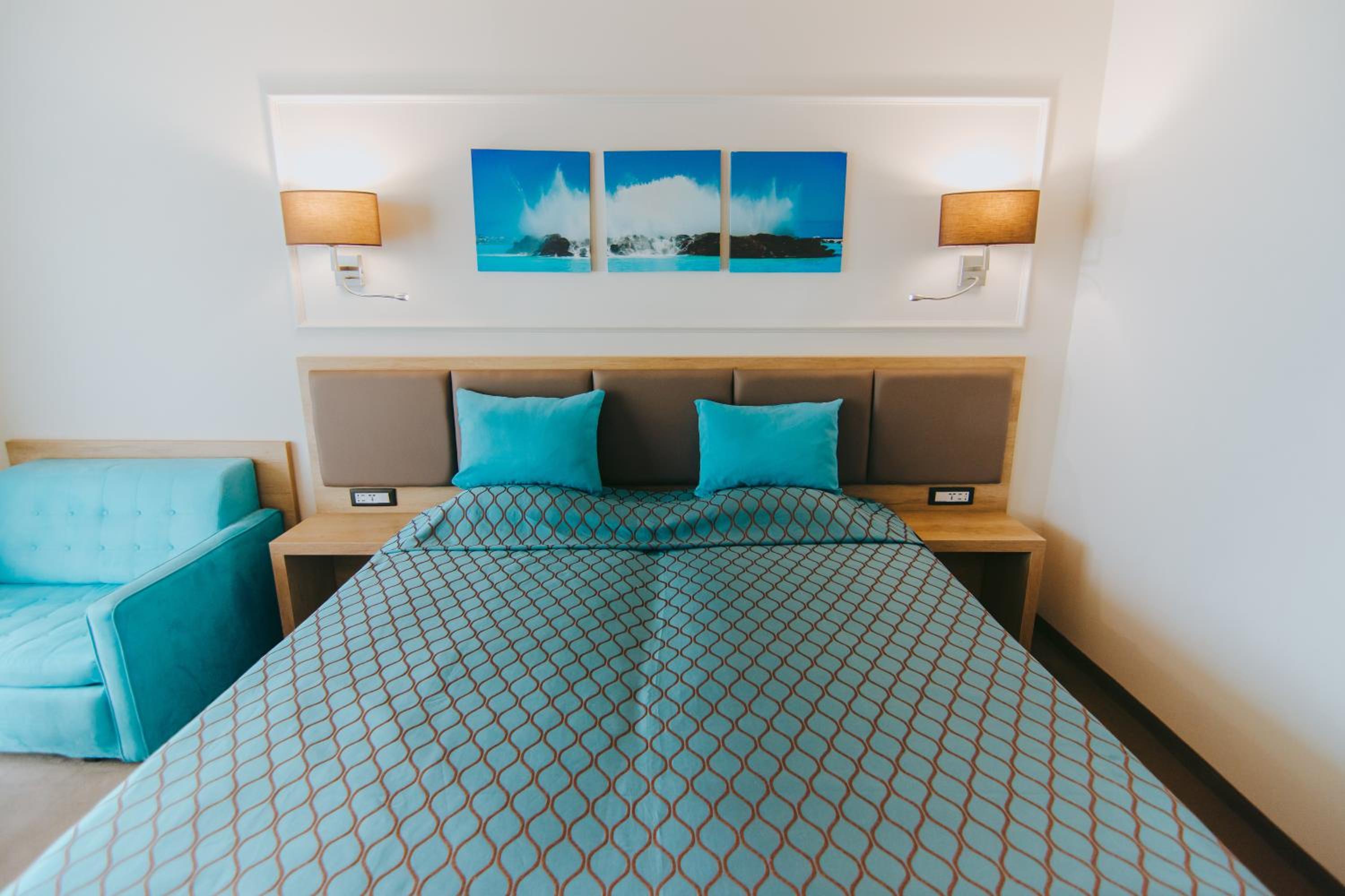 Twin Room with Balcony and Sea View (3 Adults)