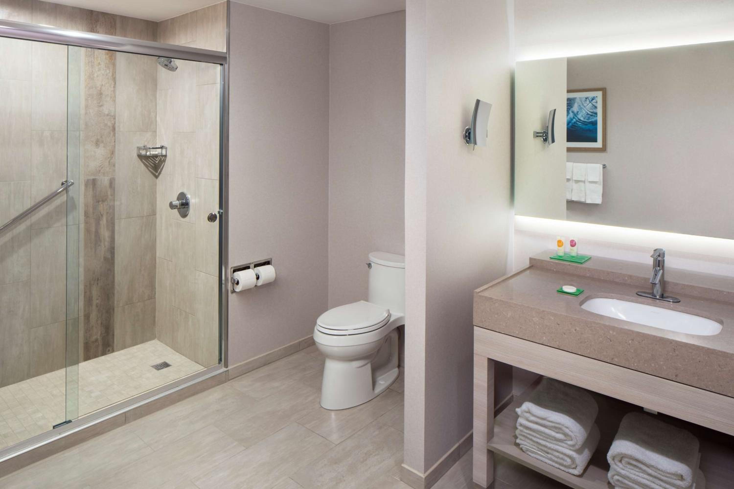 One-Bedroom Suite with Two Double Beds and Sofa Bed photo 3