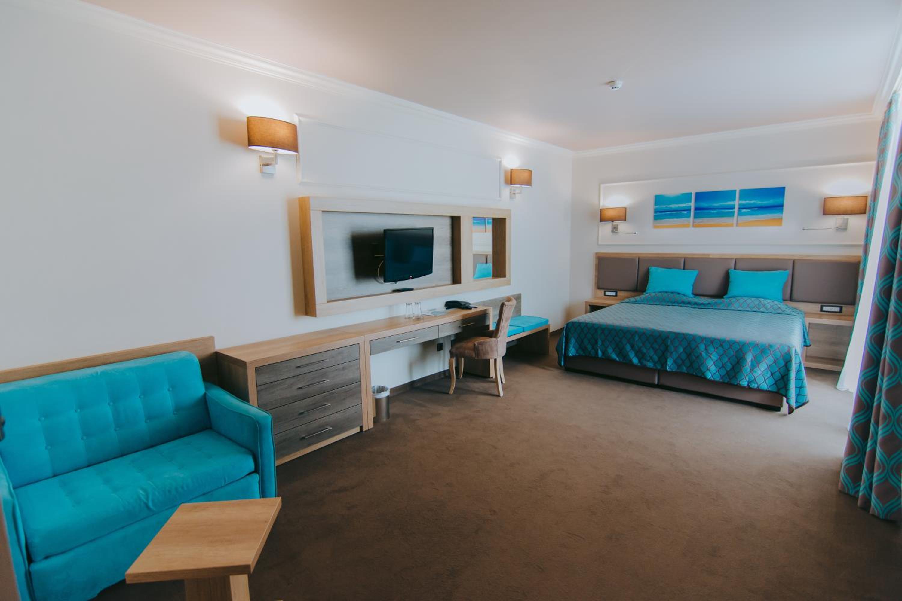 Superior Twin Room with Balcony and Street View (2 Adults + 2 Children)