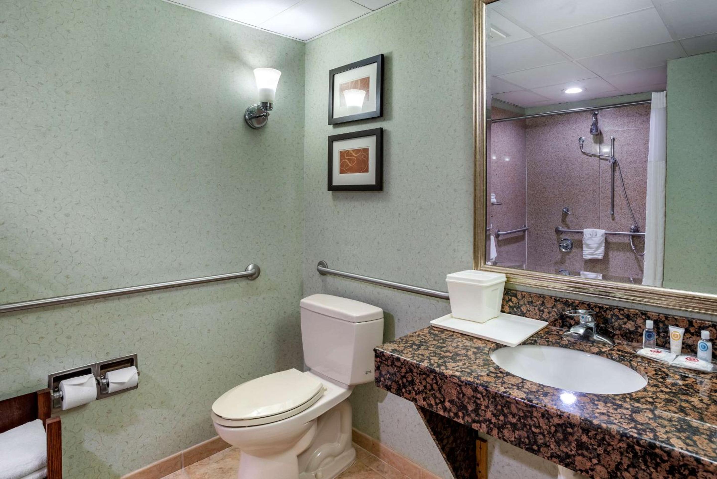 Queen Suite with Two Queen Beds - Accessible/Non-Smoking - Photo 4