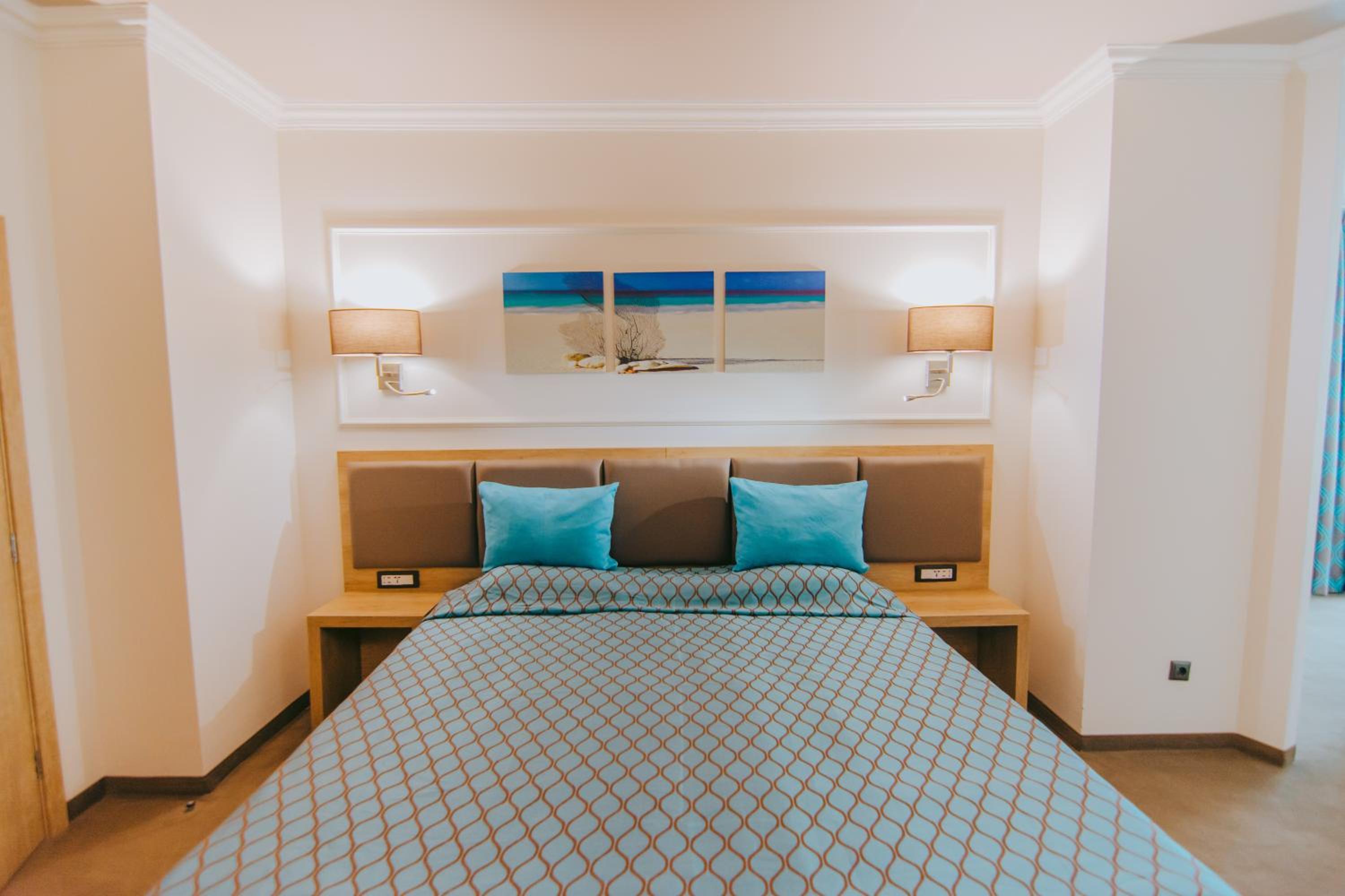 One-Bedroom Suite with Balcony and Sea View (2 Adults + 2 Children) thumbnail 6