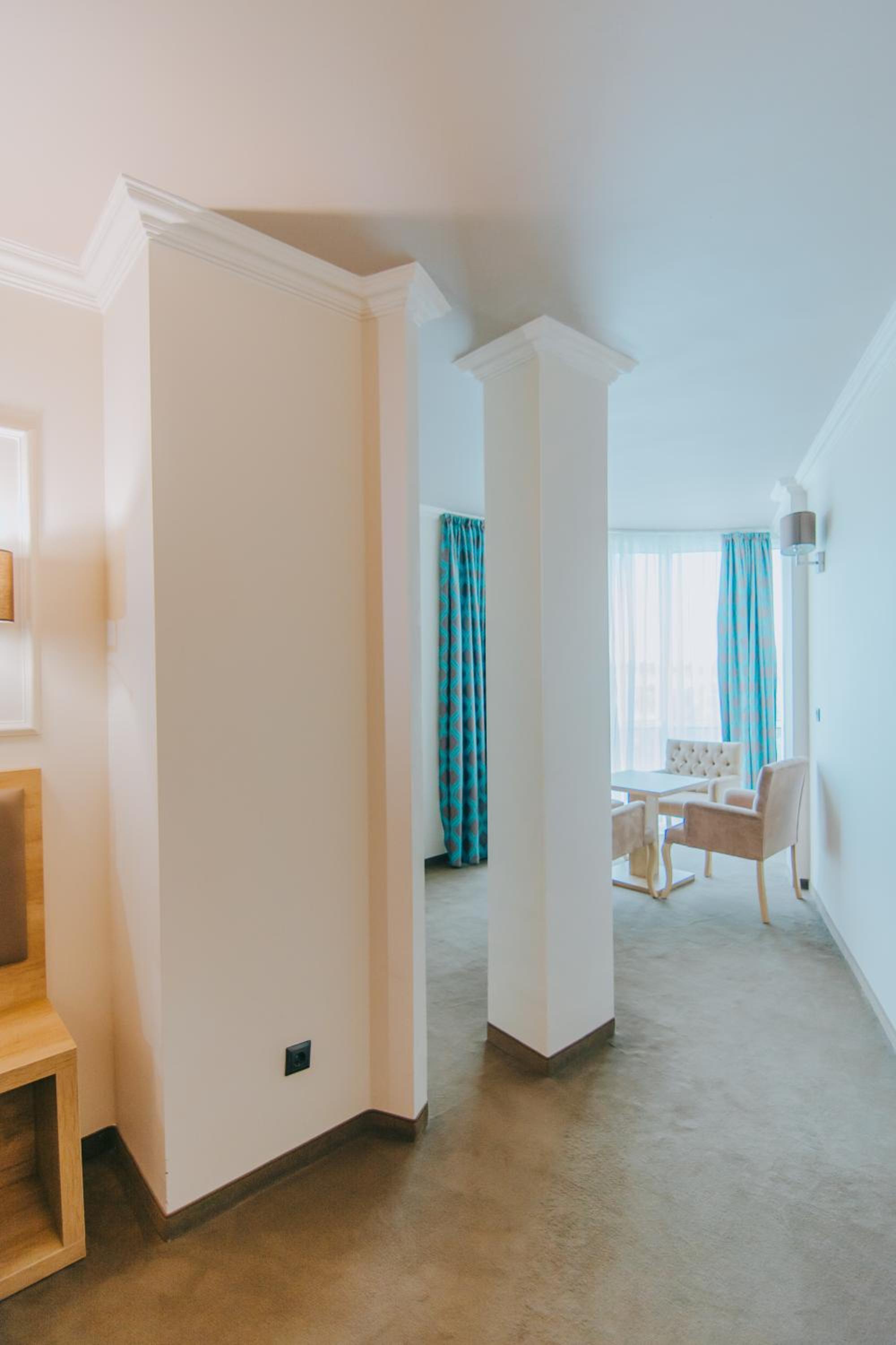 One-Bedroom Suite with Balcony and Sea View (2 Adults + 2 Children) thumbnail 5