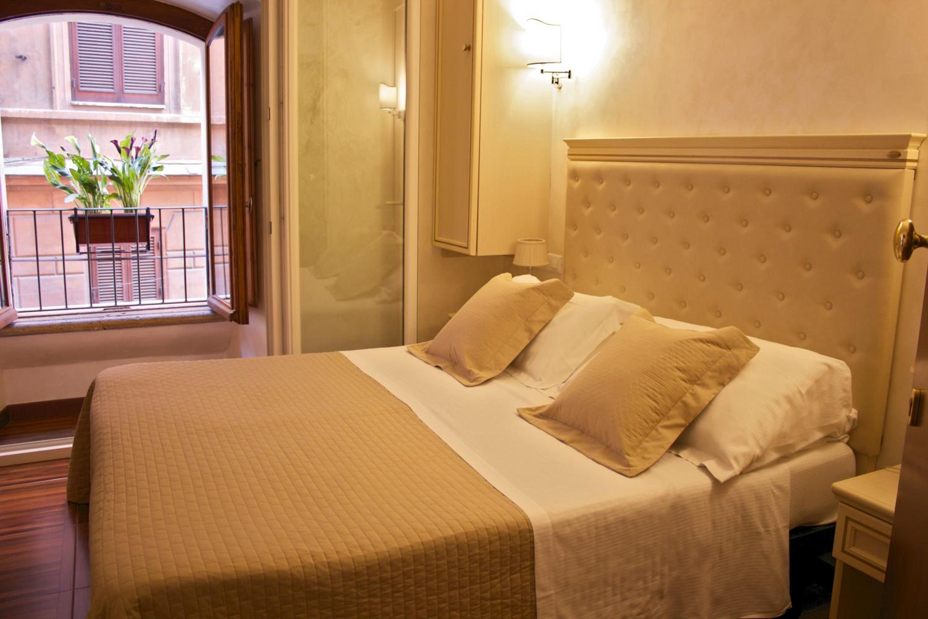Economy Double Room photo 3