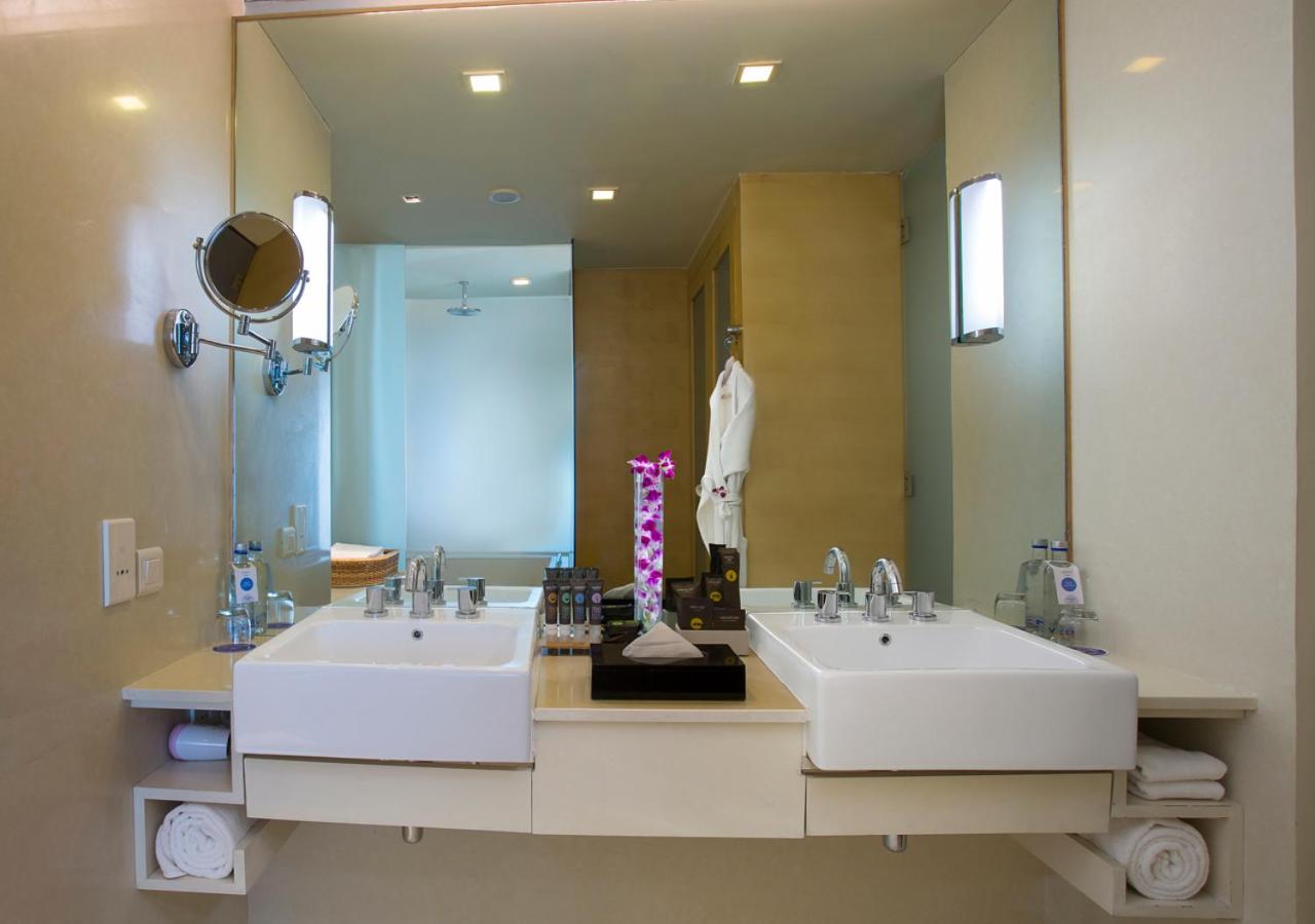 Premier Twin Beds with Pool View and Lounge Access – Happy Hours 6:30 PM to 8:30 PM Premier Twin Beds with Pool View and Lounge Access – Happy Hours 6:30 PM to 8:30 PM