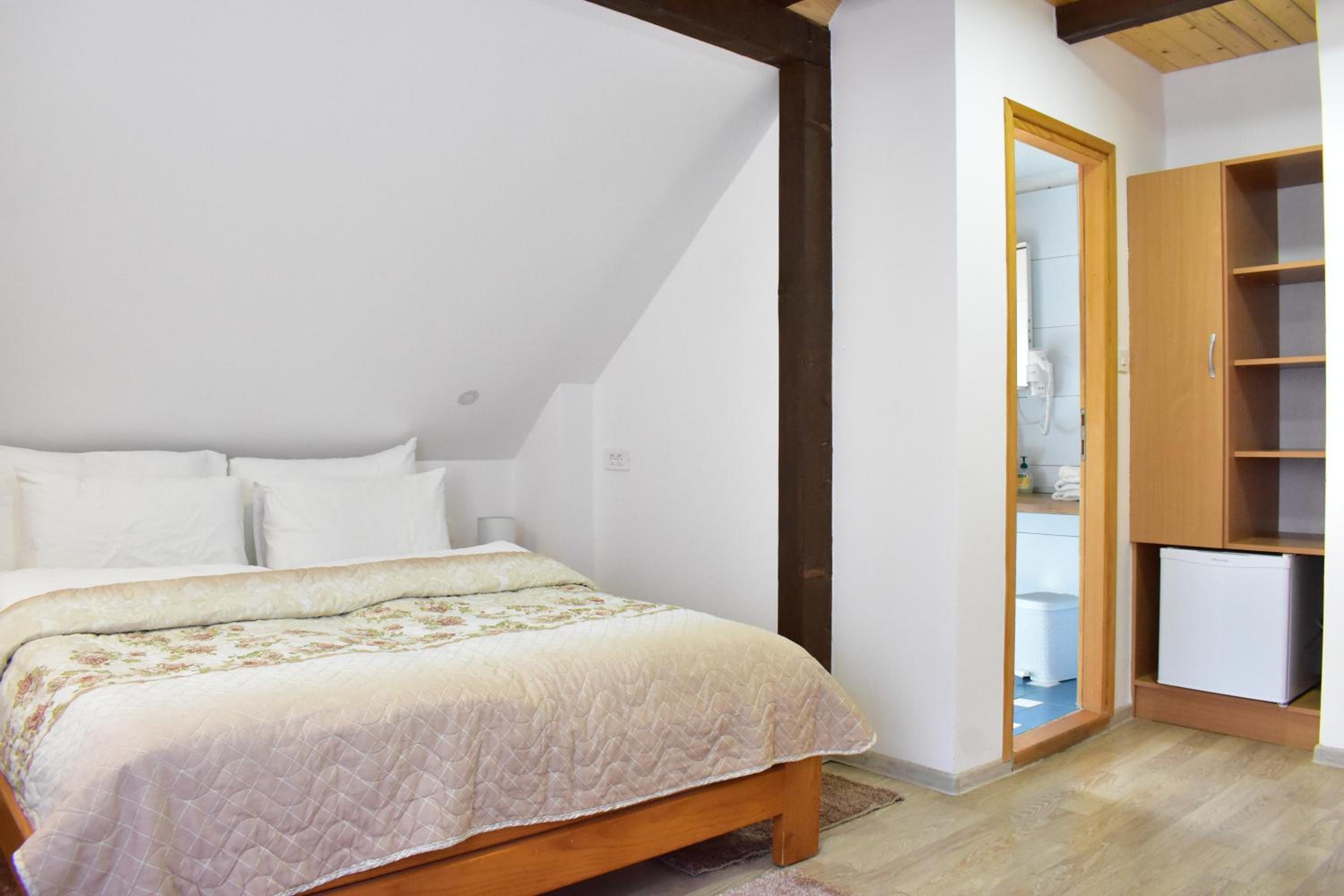 Double Room - Photo 20